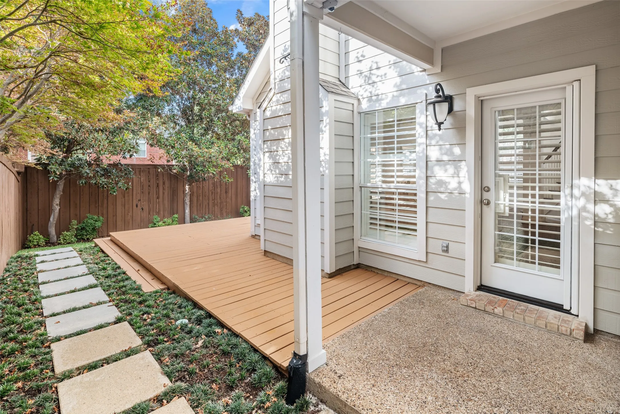 Single Family Residence For Sale in Dallas County , 8915 White Pine Lane, Dallas, Texas 75238, 3 Bedroom, 3 Bathroom, 2 Garage spaces, 2,292 Sqft, built in 1999, mls#21378592, Real Estate Agent in Dallas, Homes For Sale in Dallas county, Homes For Sale in Dallas, Realtor in Dallas Texas, Real Estate Brokerage Independent Realty Texas, Luminita Cordes Realtor