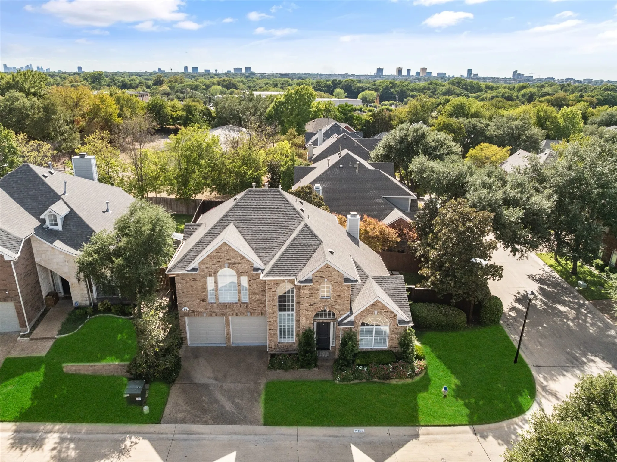Single Family Residence For Sale in Dallas County , 8915 White Pine Lane, Dallas, Texas 75238, 3 Bedroom, 3 Bathroom, 2 Garage spaces, 2,292 Sqft, built in 1999, mls#21378592, Real Estate Agent in Dallas, Homes For Sale in Dallas county, Homes For Sale in Dallas, Realtor in Dallas Texas, Real Estate Brokerage Independent Realty Texas, Luminita Cordes Realtor