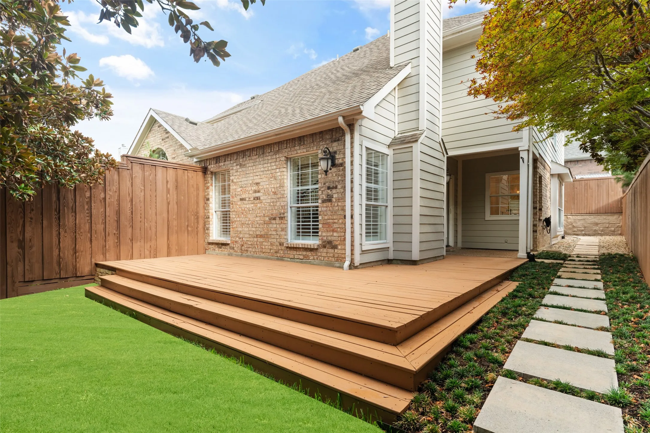 Single Family Residence For Sale in Dallas County , 8915 White Pine Lane, Dallas, Texas 75238, 3 Bedroom, 3 Bathroom, 2 Garage spaces, 2,292 Sqft, built in 1999, mls#21378592, Real Estate Agent in Dallas, Homes For Sale in Dallas county, Homes For Sale in Dallas, Realtor in Dallas Texas, Real Estate Brokerage Independent Realty Texas, Luminita Cordes Realtor