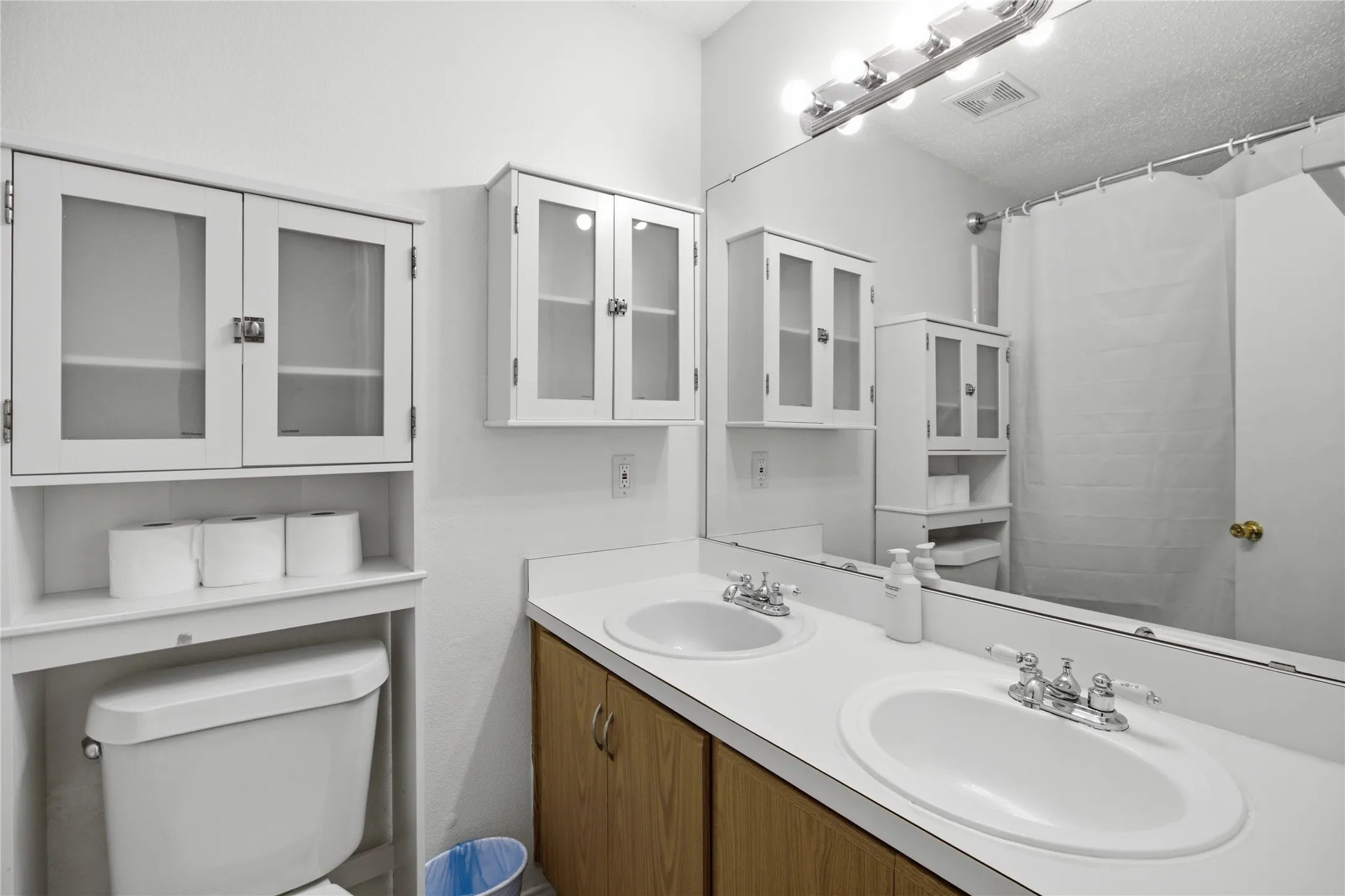 Single Family Residence For Sale in Dallas County , 7132 Lanyon Drive, Dallas, Texas 75227, 4 Bedroom, 2 Bathroom, 2 Garage spaces, 1,515 Sqft, built in 1999, mls#21379100, Real Estate Agent in Dallas, Homes For Sale in Dallas county, Homes For Sale in Dallas, Realtor in Dallas Texas, Real Estate Brokerage Independent Realty Texas, Luminita Cordes Realtor