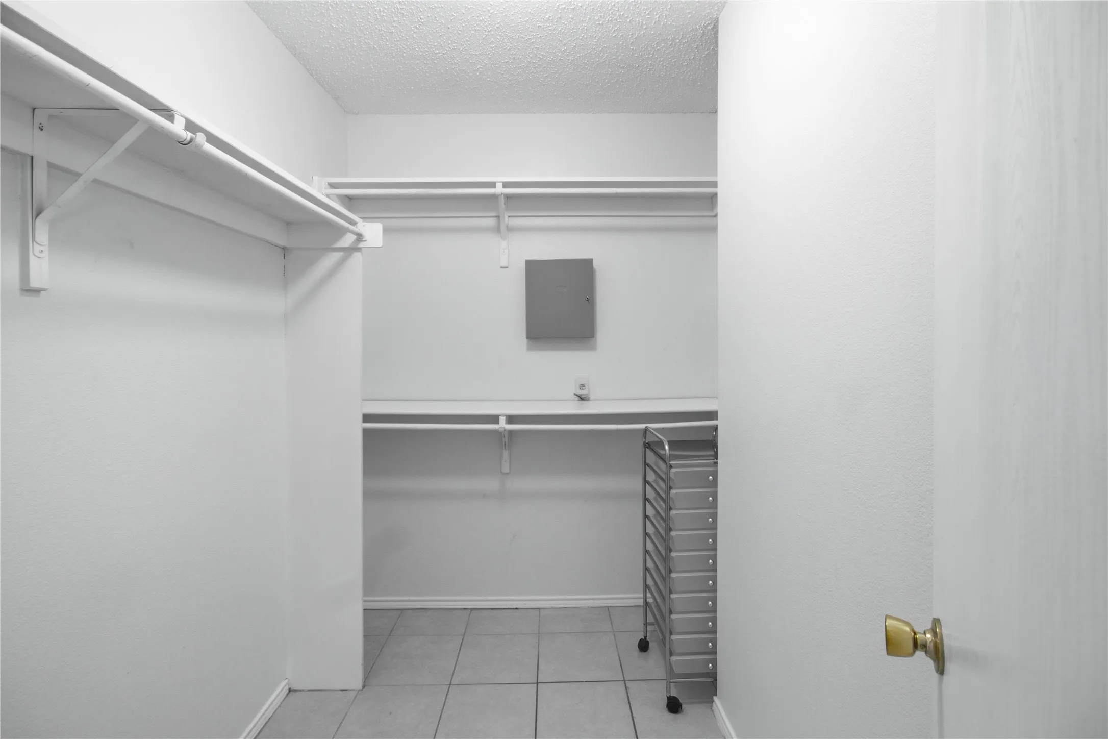 Single Family Residence For Sale in Dallas County , 7132 Lanyon Drive, Dallas, Texas 75227, 4 Bedroom, 2 Bathroom, 2 Garage spaces, 1,515 Sqft, built in 1999, mls#21379100, Real Estate Agent in Dallas, Homes For Sale in Dallas county, Homes For Sale in Dallas, Realtor in Dallas Texas, Real Estate Brokerage Independent Realty Texas, Luminita Cordes Realtor