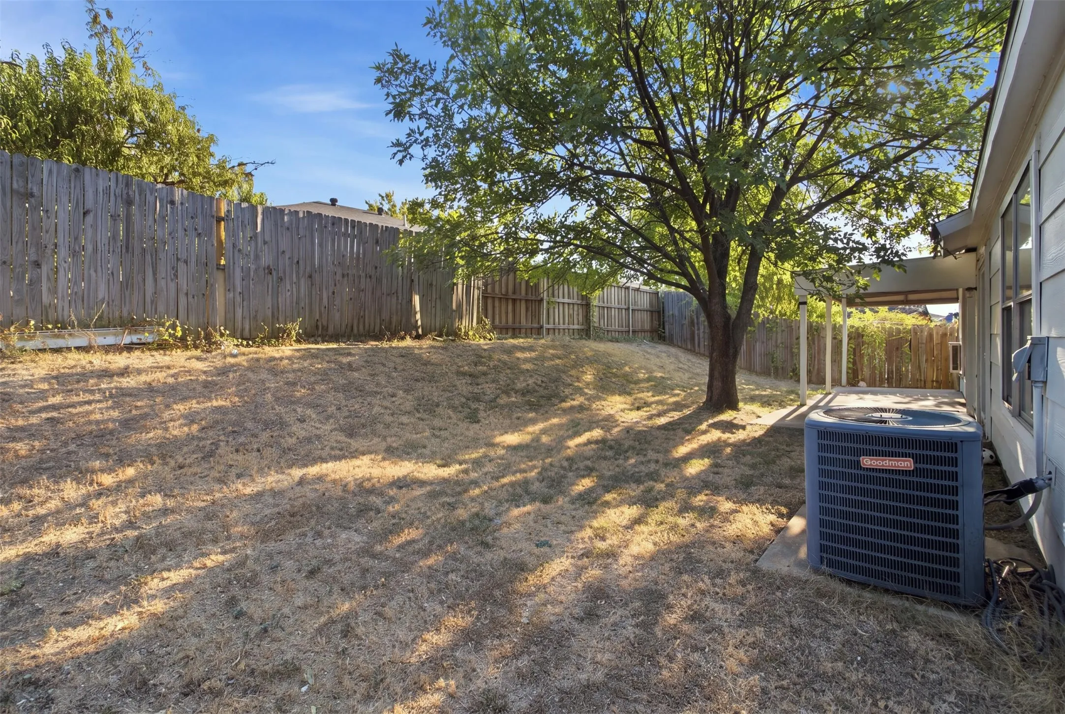 Single Family Residence For Sale in Dallas County , 7132 Lanyon Drive, Dallas, Texas 75227, 4 Bedroom, 2 Bathroom, 2 Garage spaces, 1,515 Sqft, built in 1999, mls#21379100, Real Estate Agent in Dallas, Homes For Sale in Dallas county, Homes For Sale in Dallas, Realtor in Dallas Texas, Real Estate Brokerage Independent Realty Texas, Luminita Cordes Realtor