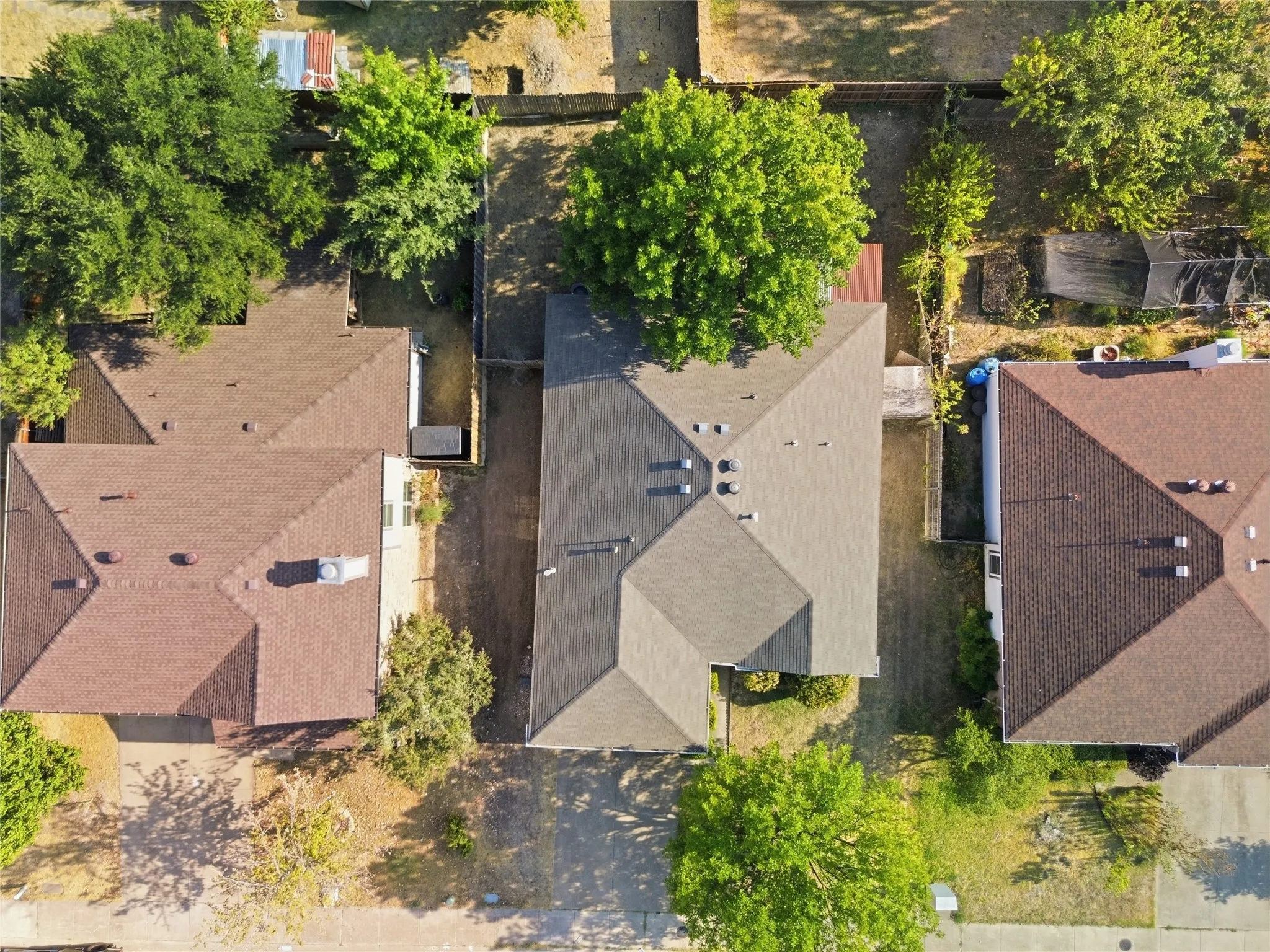 Single Family Residence For Sale in Dallas County , 7132 Lanyon Drive, Dallas, Texas 75227, 4 Bedroom, 2 Bathroom, 2 Garage spaces, 1,515 Sqft, built in 1999, mls#21379100, Real Estate Agent in Dallas, Homes For Sale in Dallas county, Homes For Sale in Dallas, Realtor in Dallas Texas, Real Estate Brokerage Independent Realty Texas, Luminita Cordes Realtor