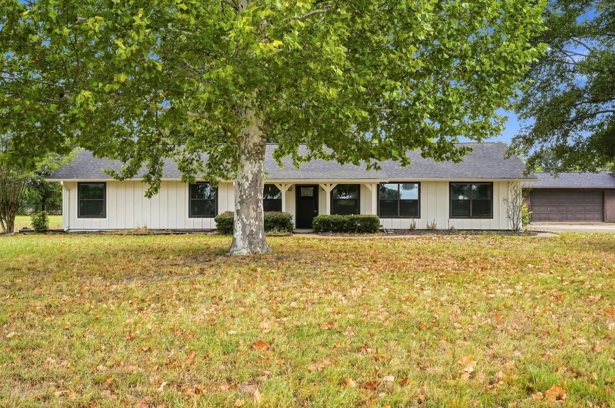 Single Family Residence For Rent in Van Zandt County , 7942 Fm 859, Edgewood, Texas 75117, 4 Bedroom, 2 Bathroom, Garage spaces, 2,100 Sqft, built in 1975, mls#21379139, Real Estate Agent in Edgewood, Homes For Rent in Van Zandt county, Homes For Rent in Edgewood, Realtor in Edgewood Texas, Real Estate Brokerage Independent Realty Texas, Luminita Cordes Realtor