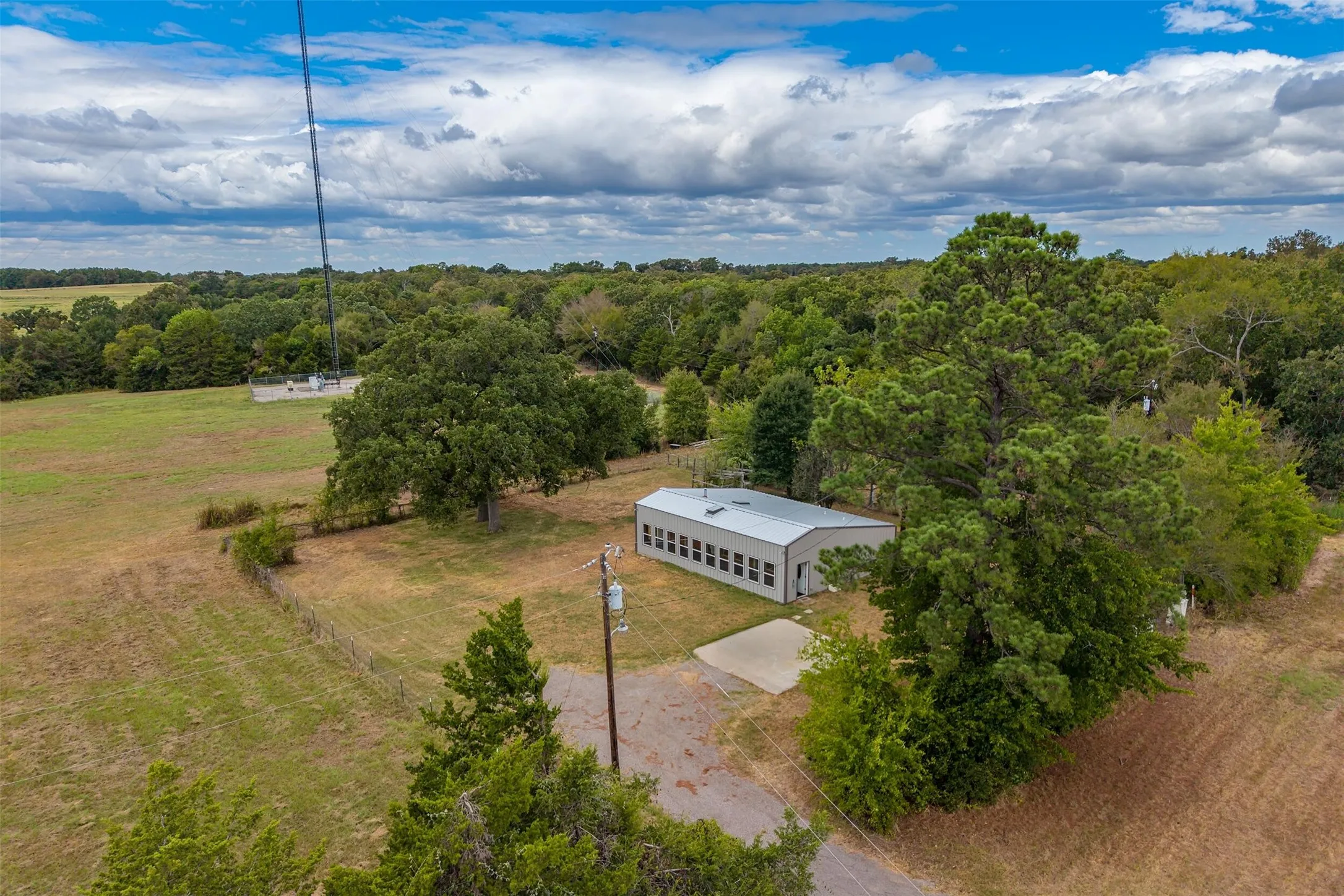 Single Family Residence For Sale in Anderson County , 6899 TX-19 Highway, Palestine, Texas 75803, 3 Bedroom, 2 Bathroom, Garage spaces, 1,350 Sqft, built in 2021, mls#21379147, Real Estate Agent in Palestine, Homes For Sale in Anderson county, Homes For Sale in Palestine, Realtor in Palestine Texas, Real Estate Brokerage Independent Realty Texas, Luminita Cordes Realtor