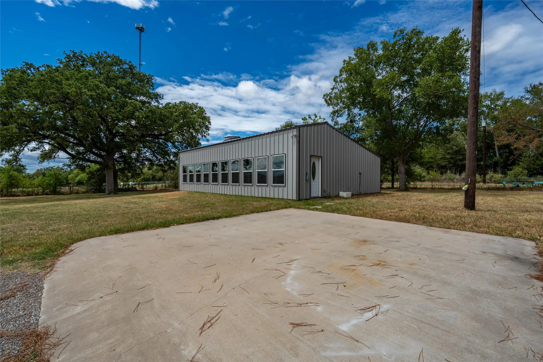 Single Family Residence For Sale in Anderson County , 6899 TX-19 Highway, Palestine, Texas 75803, 3 Bedroom, 2 Bathroom, Garage spaces, 1,350 Sqft, built in 2021, mls#21379147, Real Estate Agent in Palestine, Homes For Sale in Anderson county, Homes For Sale in Palestine, Realtor in Palestine Texas, Real Estate Brokerage Independent Realty Texas, Luminita Cordes Realtor