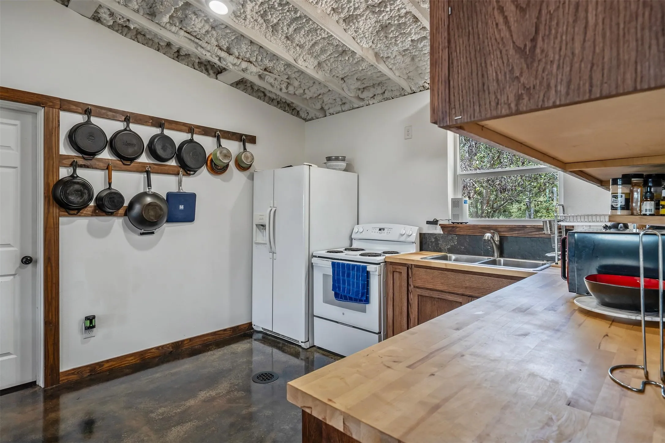 Single Family Residence For Sale in Anderson County , 6899 TX-19 Highway, Palestine, Texas 75803, 3 Bedroom, 2 Bathroom, Garage spaces, 1,350 Sqft, built in 2021, mls#21379147, Real Estate Agent in Palestine, Homes For Sale in Anderson county, Homes For Sale in Palestine, Realtor in Palestine Texas, Real Estate Brokerage Independent Realty Texas, Luminita Cordes Realtor