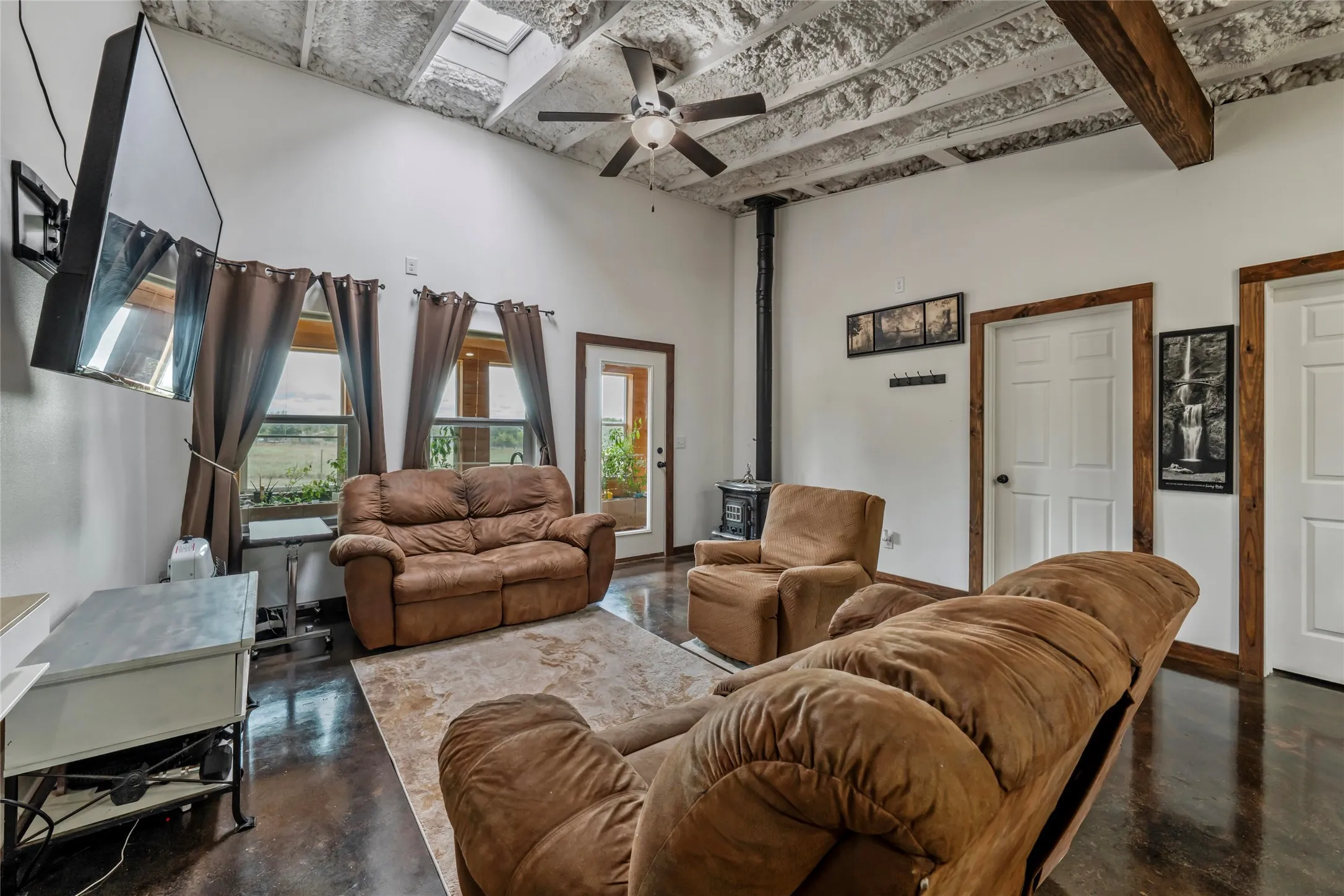 Single Family Residence For Sale in Anderson County , 6899 TX-19 Highway, Palestine, Texas 75803, 3 Bedroom, 2 Bathroom, Garage spaces, 1,350 Sqft, built in 2021, mls#21379147, Real Estate Agent in Palestine, Homes For Sale in Anderson county, Homes For Sale in Palestine, Realtor in Palestine Texas, Real Estate Brokerage Independent Realty Texas, Luminita Cordes Realtor