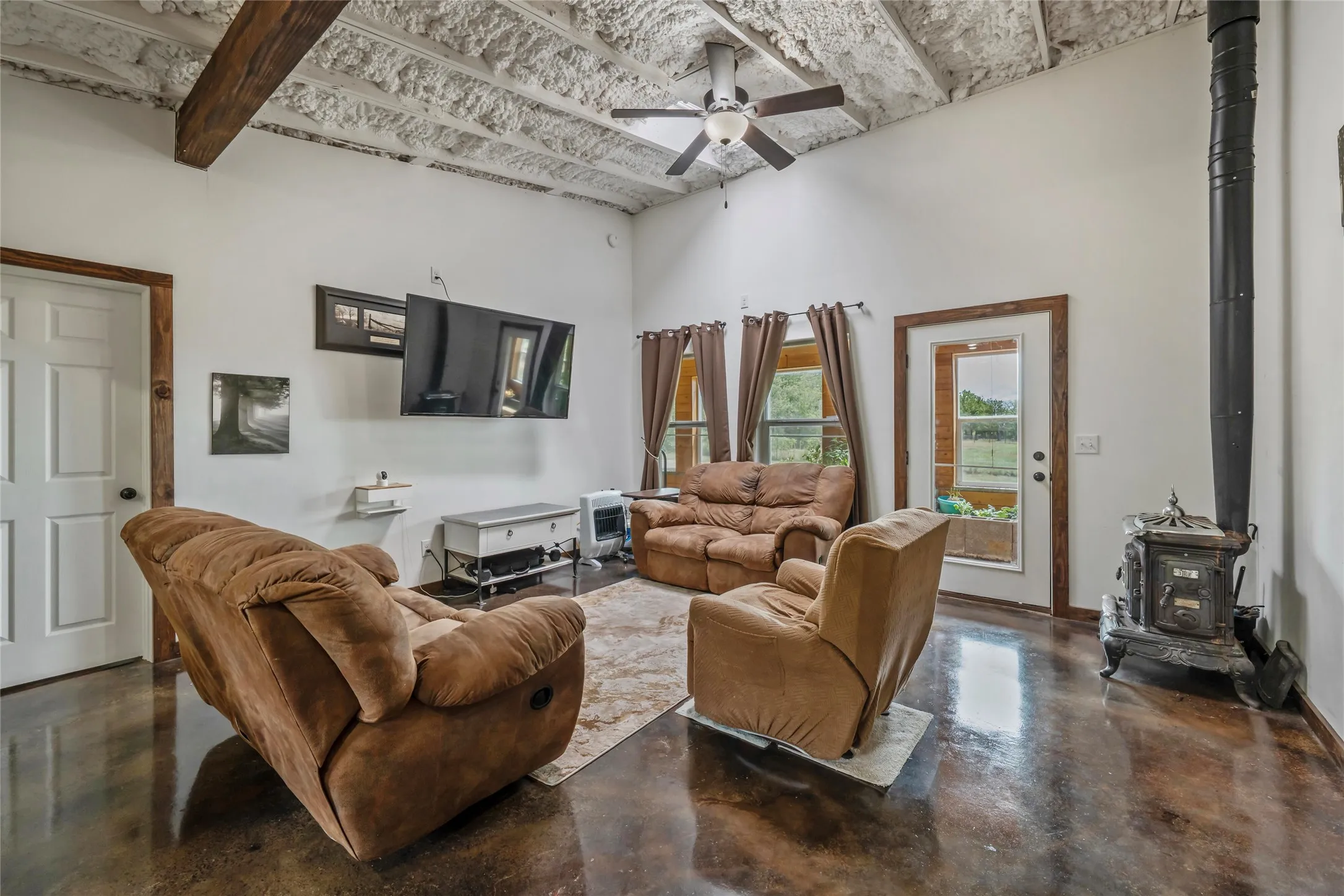 Single Family Residence For Sale in Anderson County , 6899 TX-19 Highway, Palestine, Texas 75803, 3 Bedroom, 2 Bathroom, Garage spaces, 1,350 Sqft, built in 2021, mls#21379147, Real Estate Agent in Palestine, Homes For Sale in Anderson county, Homes For Sale in Palestine, Realtor in Palestine Texas, Real Estate Brokerage Independent Realty Texas, Luminita Cordes Realtor