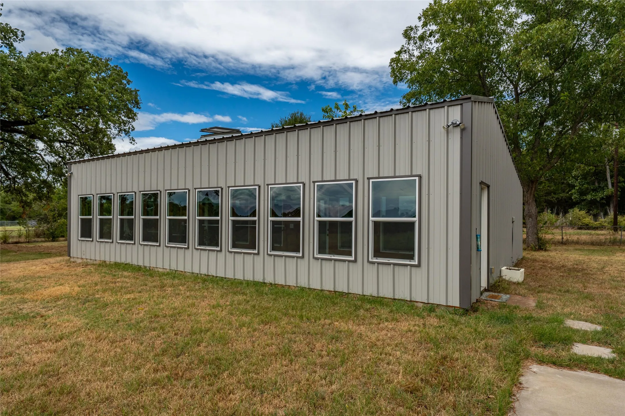 Single Family Residence For Sale in Anderson County , 6899 TX-19 Highway, Palestine, Texas 75803, 3 Bedroom, 2 Bathroom, Garage spaces, 1,350 Sqft, built in 2021, mls#21379147, Real Estate Agent in Palestine, Homes For Sale in Anderson county, Homes For Sale in Palestine, Realtor in Palestine Texas, Real Estate Brokerage Independent Realty Texas, Luminita Cordes Realtor