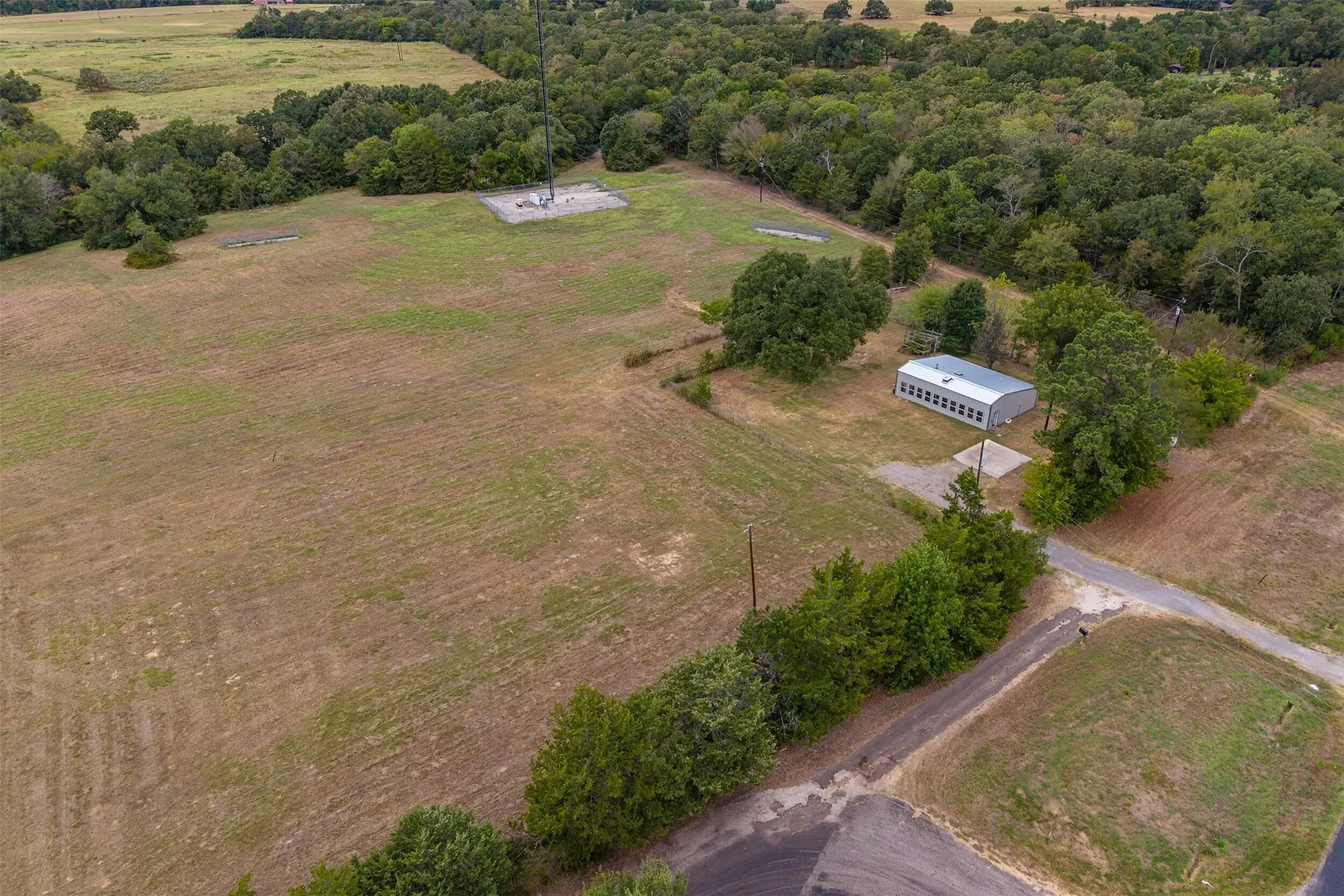 Single Family Residence For Sale in Anderson County , 6899 TX-19 Highway, Palestine, Texas 75803, 3 Bedroom, 2 Bathroom, Garage spaces, 1,350 Sqft, built in 2021, mls#21379147, Real Estate Agent in Palestine, Homes For Sale in Anderson county, Homes For Sale in Palestine, Realtor in Palestine Texas, Real Estate Brokerage Independent Realty Texas, Luminita Cordes Realtor
