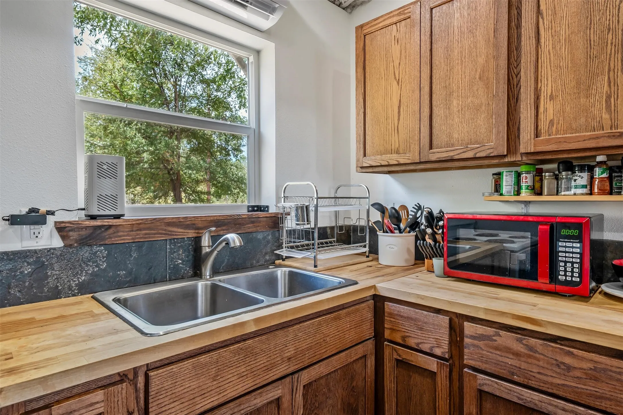 Single Family Residence For Sale in Anderson County , 6899 TX-19 Highway, Palestine, Texas 75803, 3 Bedroom, 2 Bathroom, Garage spaces, 1,350 Sqft, built in 2021, mls#21379147, Real Estate Agent in Palestine, Homes For Sale in Anderson county, Homes For Sale in Palestine, Realtor in Palestine Texas, Real Estate Brokerage Independent Realty Texas, Luminita Cordes Realtor