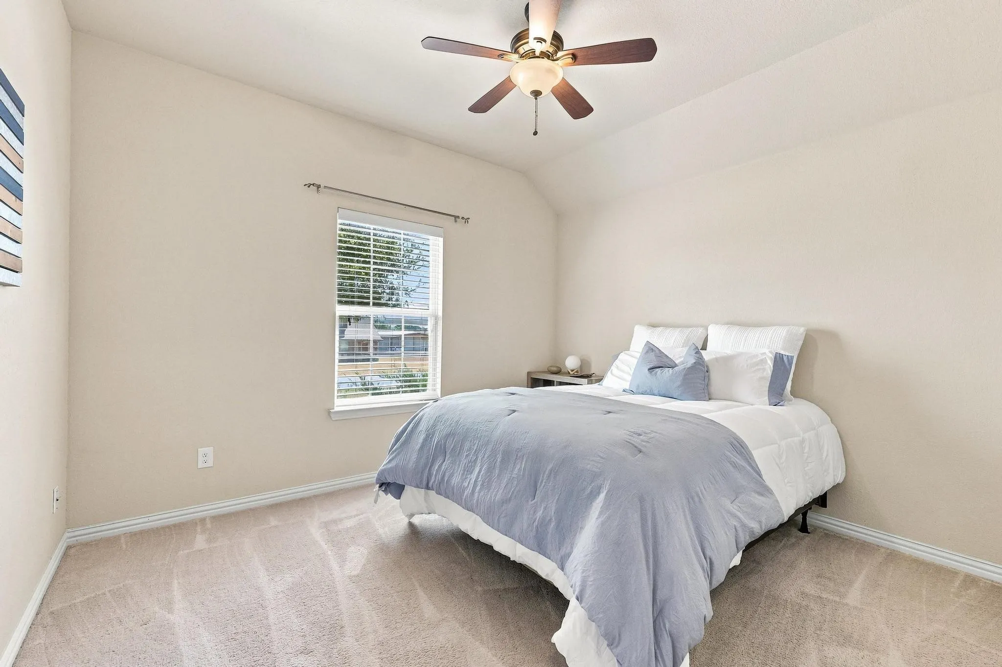 Split Bedroom, Great Size, Walk-In Closet