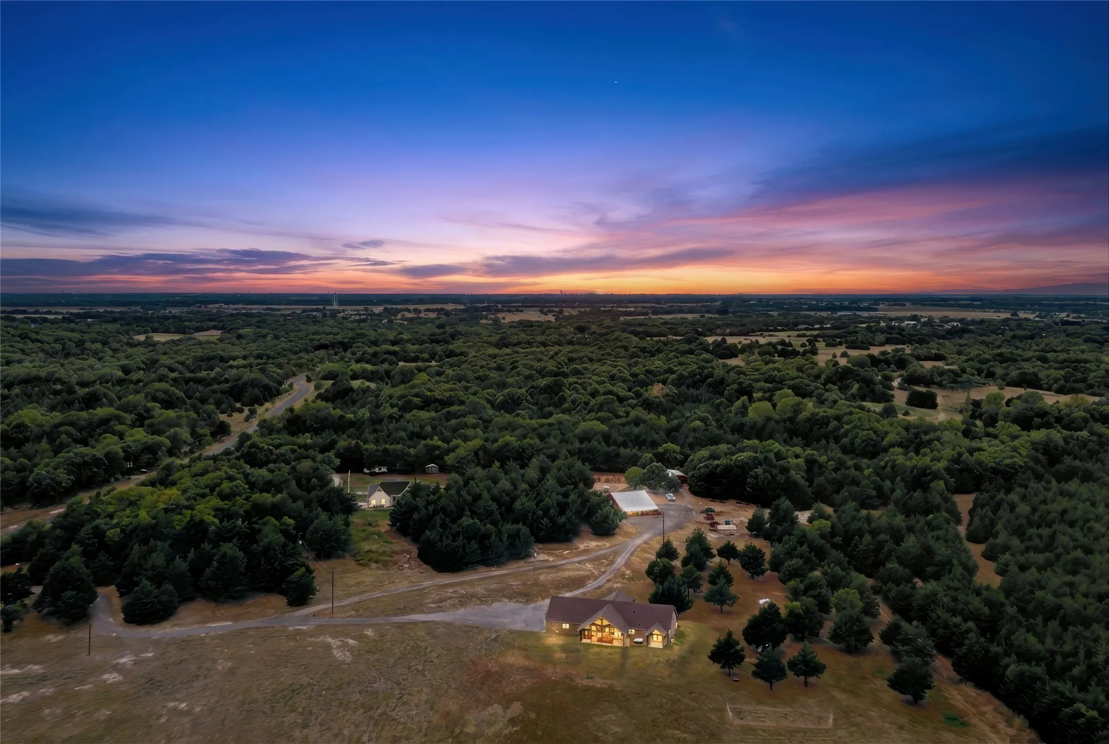 Single Family Residence For Sale in Collin County , 8615 County Road 534, Whitewright, Texas 75491, 4 Bedroom, 4 Bathroom, 3 Garage spaces, 3,040 Sqft, built in 2024, mls#21378733, Real Estate Agent in Whitewright, Homes For Sale in Collin county, Homes For Sale in Whitewright, Realtor in Whitewright Texas, Real Estate Brokerage Independent Realty Texas, Luminita Cordes Realtor