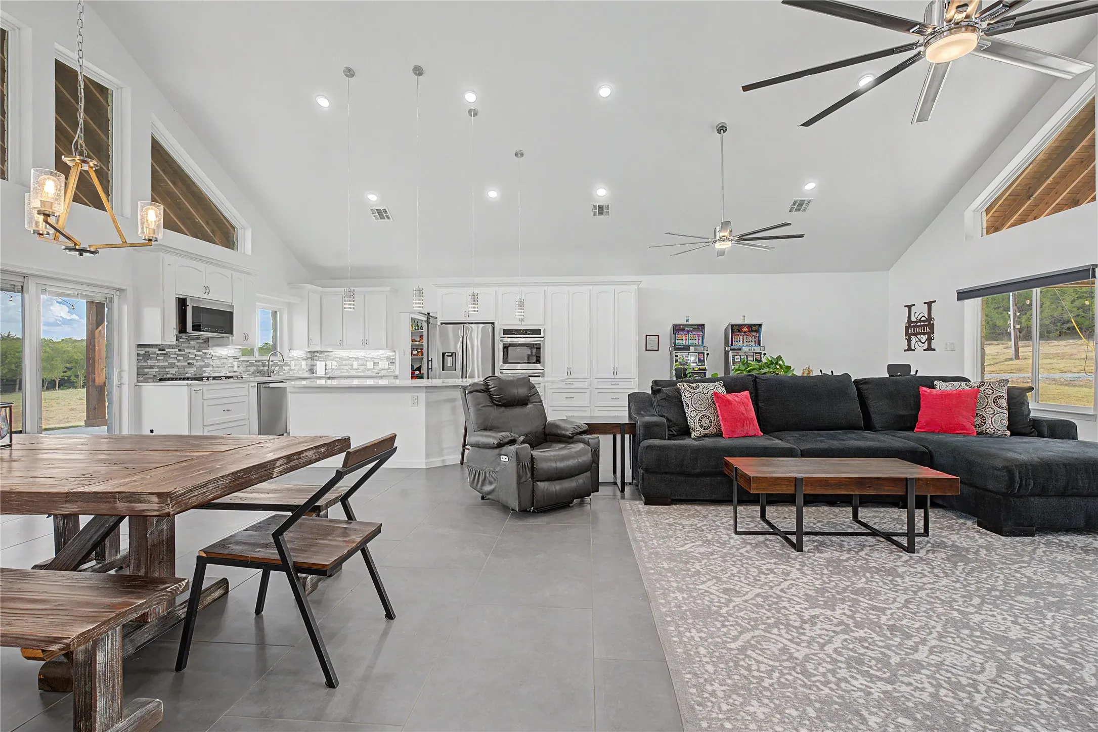 Single Family Residence For Sale in Collin County , 8615 County Road 534, Whitewright, Texas 75491, 4 Bedroom, 4 Bathroom, 3 Garage spaces, 3,040 Sqft, built in 2024, mls#21378733, Real Estate Agent in Whitewright, Homes For Sale in Collin county, Homes For Sale in Whitewright, Realtor in Whitewright Texas, Real Estate Brokerage Independent Realty Texas, Luminita Cordes Realtor
