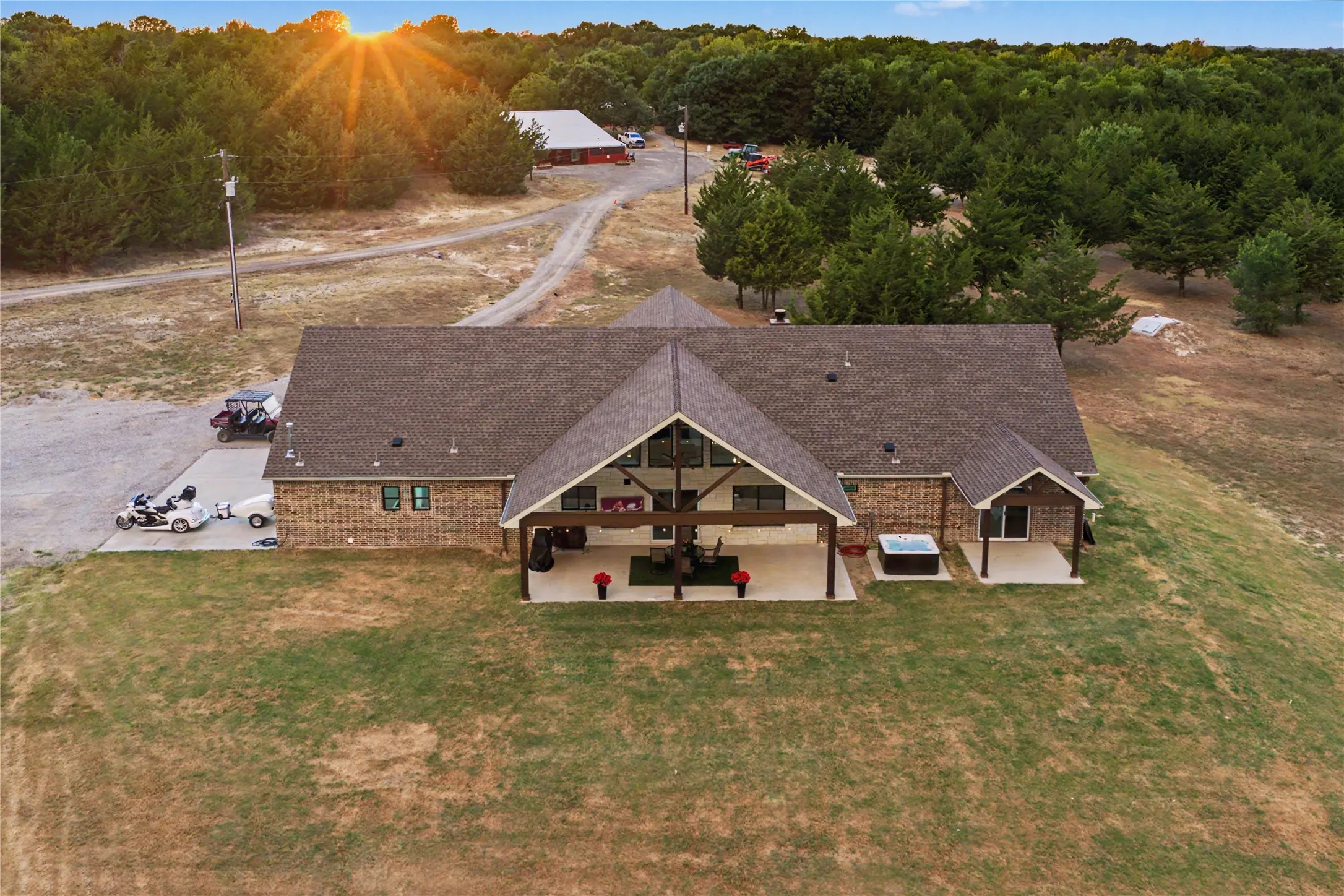 Single Family Residence For Sale in Collin County , 8615 County Road 534, Whitewright, Texas 75491, 4 Bedroom, 4 Bathroom, 3 Garage spaces, 3,040 Sqft, built in 2024, mls#21378733, Real Estate Agent in Whitewright, Homes For Sale in Collin county, Homes For Sale in Whitewright, Realtor in Whitewright Texas, Real Estate Brokerage Independent Realty Texas, Luminita Cordes Realtor