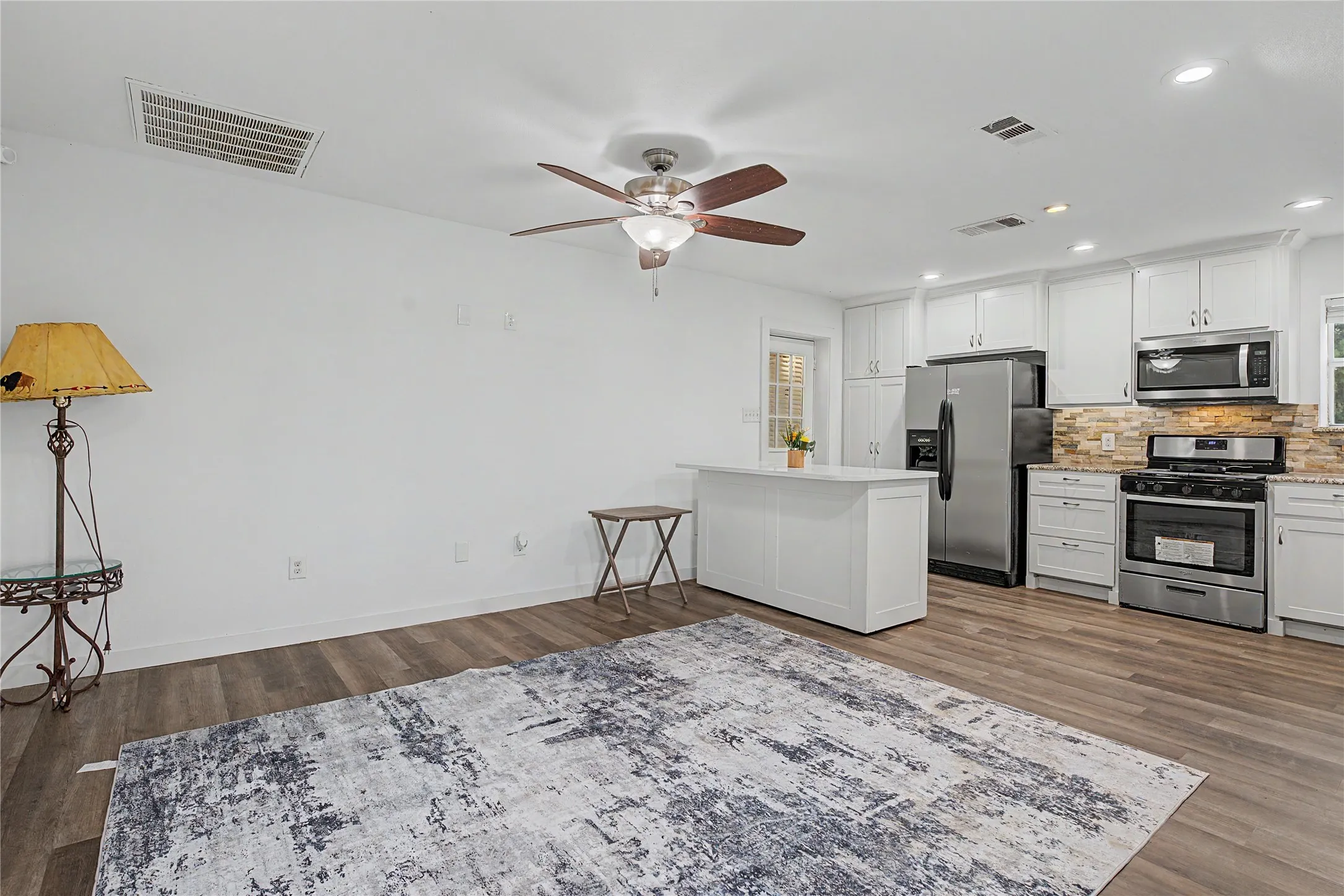 Single Family Residence For Sale in Collin County , 8615 County Road 534, Whitewright, Texas 75491, 4 Bedroom, 4 Bathroom, 3 Garage spaces, 3,040 Sqft, built in 2024, mls#21378733, Real Estate Agent in Whitewright, Homes For Sale in Collin county, Homes For Sale in Whitewright, Realtor in Whitewright Texas, Real Estate Brokerage Independent Realty Texas, Luminita Cordes Realtor