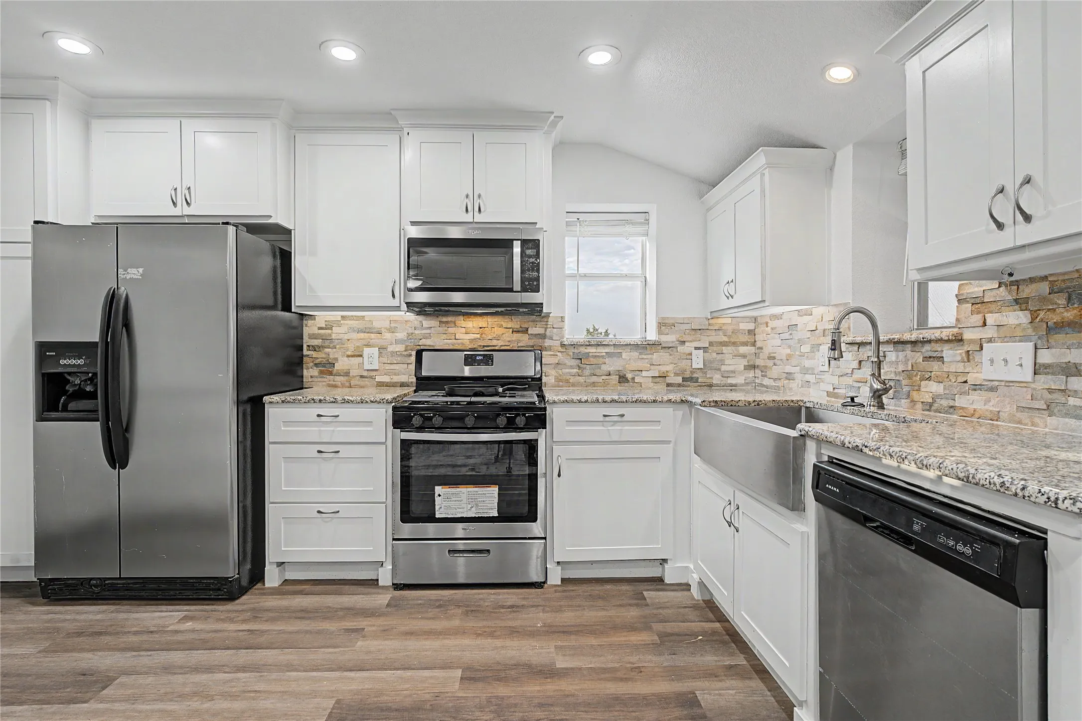 Single Family Residence For Sale in Collin County , 8615 County Road 534, Whitewright, Texas 75491, 4 Bedroom, 4 Bathroom, 3 Garage spaces, 3,040 Sqft, built in 2024, mls#21378733, Real Estate Agent in Whitewright, Homes For Sale in Collin county, Homes For Sale in Whitewright, Realtor in Whitewright Texas, Real Estate Brokerage Independent Realty Texas, Luminita Cordes Realtor