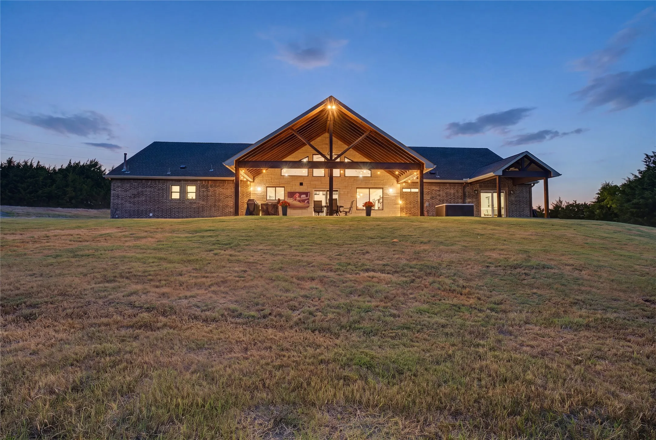 Single Family Residence For Sale in Collin County , 8615 County Road 534, Whitewright, Texas 75491, 4 Bedroom, 4 Bathroom, 3 Garage spaces, 3,040 Sqft, built in 2024, mls#21378733, Real Estate Agent in Whitewright, Homes For Sale in Collin county, Homes For Sale in Whitewright, Realtor in Whitewright Texas, Real Estate Brokerage Independent Realty Texas, Luminita Cordes Realtor