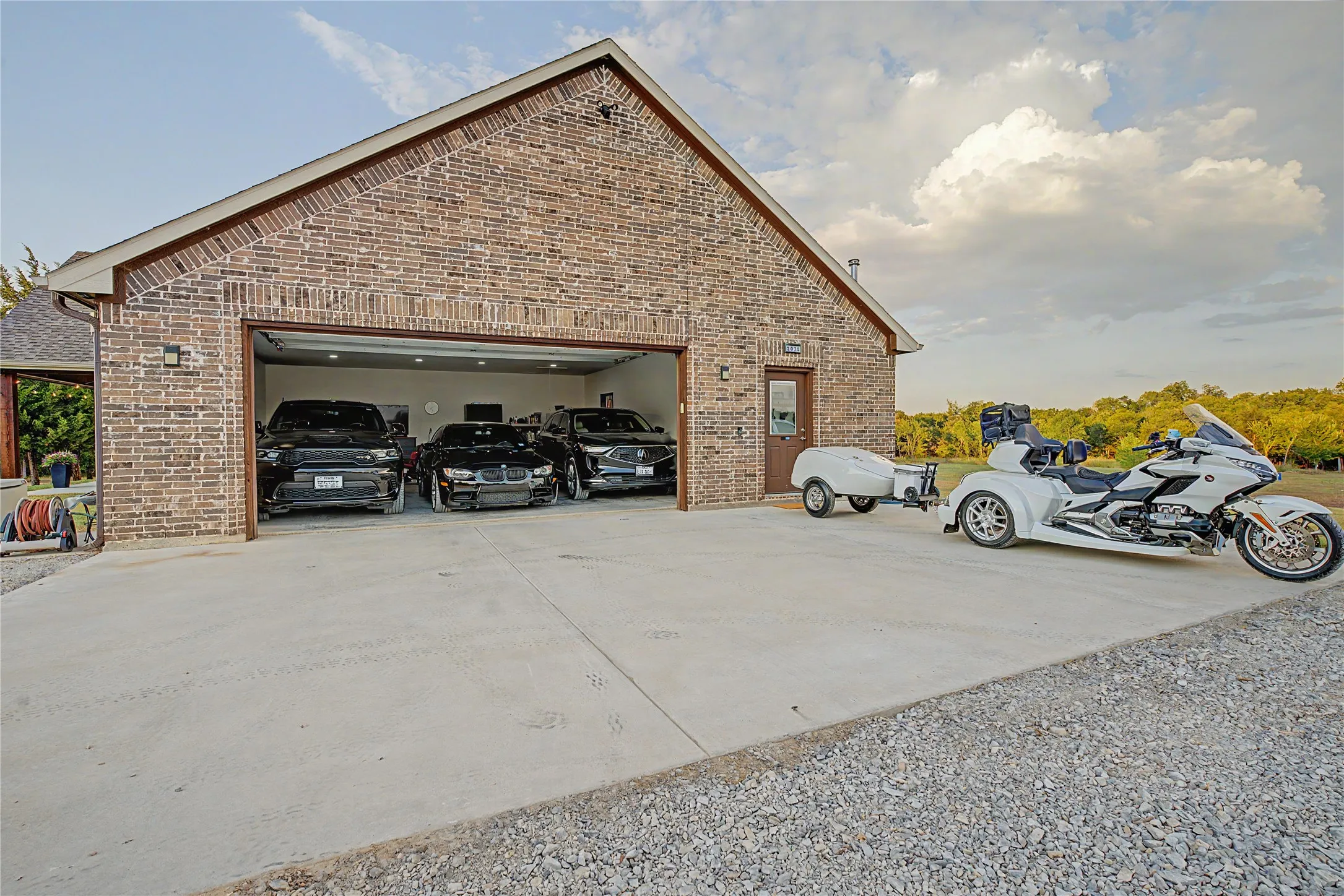 Single Family Residence For Sale in Collin County , 8615 County Road 534, Whitewright, Texas 75491, 4 Bedroom, 4 Bathroom, 3 Garage spaces, 3,040 Sqft, built in 2024, mls#21378733, Real Estate Agent in Whitewright, Homes For Sale in Collin county, Homes For Sale in Whitewright, Realtor in Whitewright Texas, Real Estate Brokerage Independent Realty Texas, Luminita Cordes Realtor