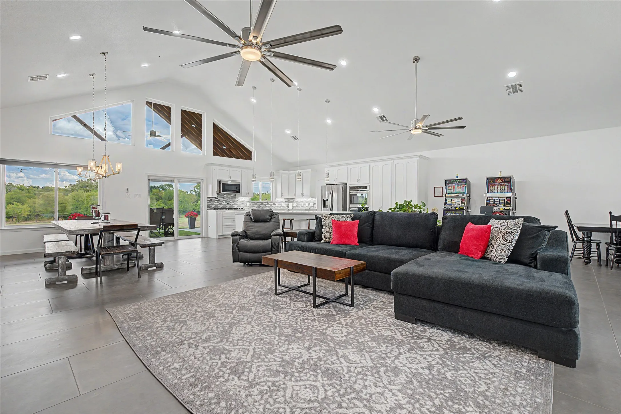 Single Family Residence For Sale in Collin County , 8615 County Road 534, Whitewright, Texas 75491, 4 Bedroom, 4 Bathroom, 3 Garage spaces, 3,040 Sqft, built in 2024, mls#21378733, Real Estate Agent in Whitewright, Homes For Sale in Collin county, Homes For Sale in Whitewright, Realtor in Whitewright Texas, Real Estate Brokerage Independent Realty Texas, Luminita Cordes Realtor