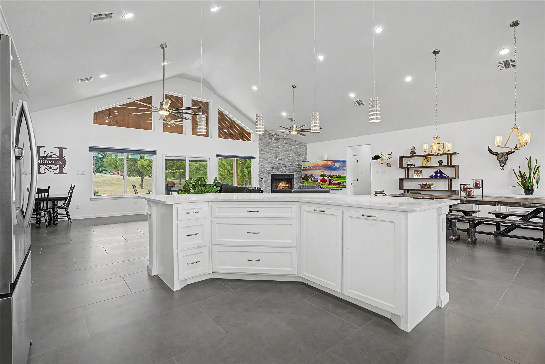 Single Family Residence For Sale in Collin County , 8615 County Road 534, Whitewright, Texas 75491, 4 Bedroom, 4 Bathroom, 3 Garage spaces, 3,040 Sqft, built in 2024, mls#21378733, Real Estate Agent in Whitewright, Homes For Sale in Collin county, Homes For Sale in Whitewright, Realtor in Whitewright Texas, Real Estate Brokerage Independent Realty Texas, Luminita Cordes Realtor