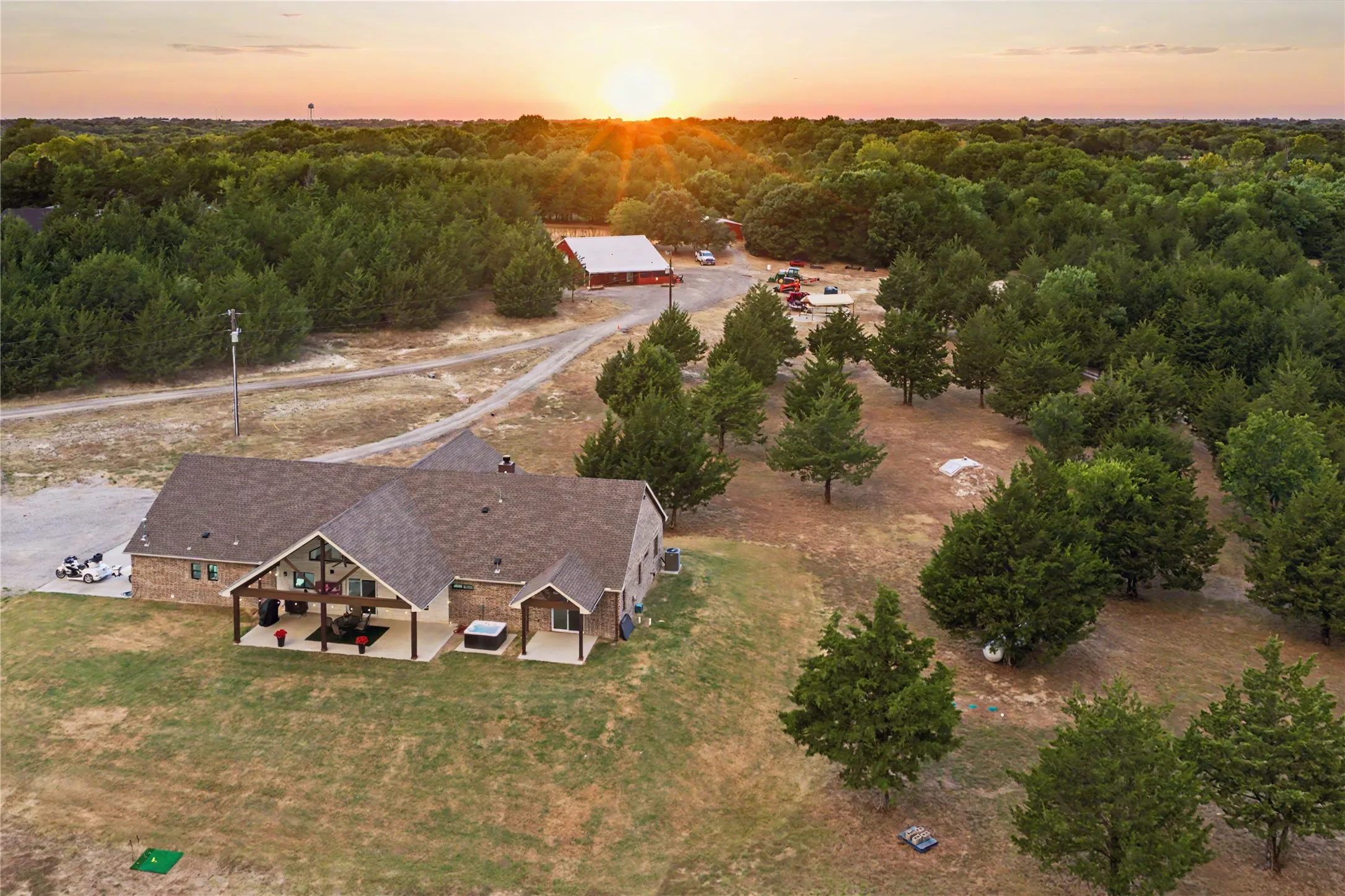 Single Family Residence For Sale in Collin County , 8615 County Road 534, Whitewright, Texas 75491, 4 Bedroom, 4 Bathroom, 3 Garage spaces, 3,040 Sqft, built in 2024, mls#21378733, Real Estate Agent in Whitewright, Homes For Sale in Collin county, Homes For Sale in Whitewright, Realtor in Whitewright Texas, Real Estate Brokerage Independent Realty Texas, Luminita Cordes Realtor