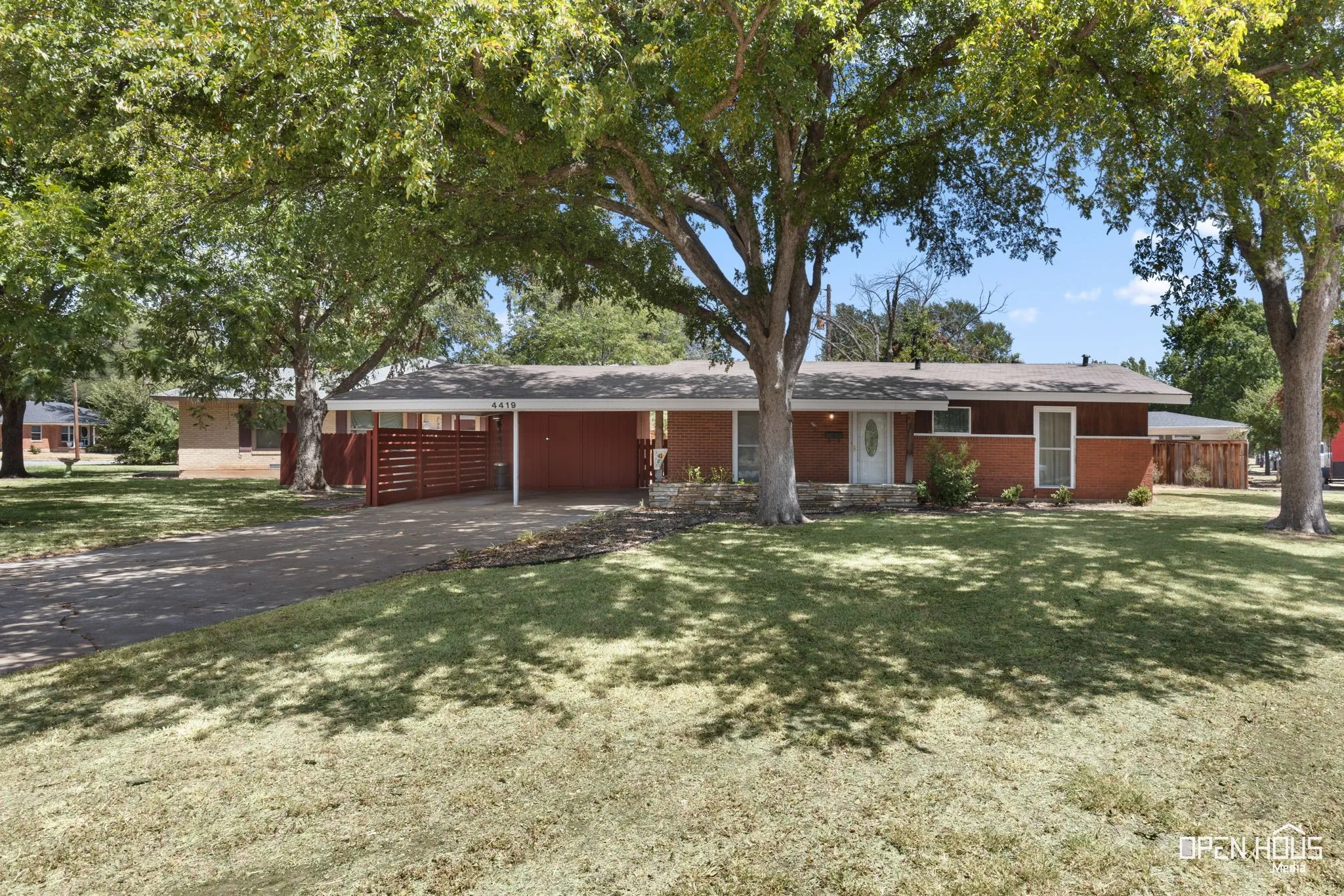 Single Family Residence For Sale in Wichita County , 4419 Randel Drive, Wichita Falls, Texas 76308, 3 Bedroom, 2 Bathroom, Garage spaces, 1,124 Sqft, built in 1955, mls#21379154, Real Estate Agent in Wichita Falls, Homes For Sale in Wichita county, Homes For Sale in Wichita Falls, Realtor in Wichita Falls Texas, Real Estate Brokerage Independent Realty Texas, Luminita Cordes Realtor