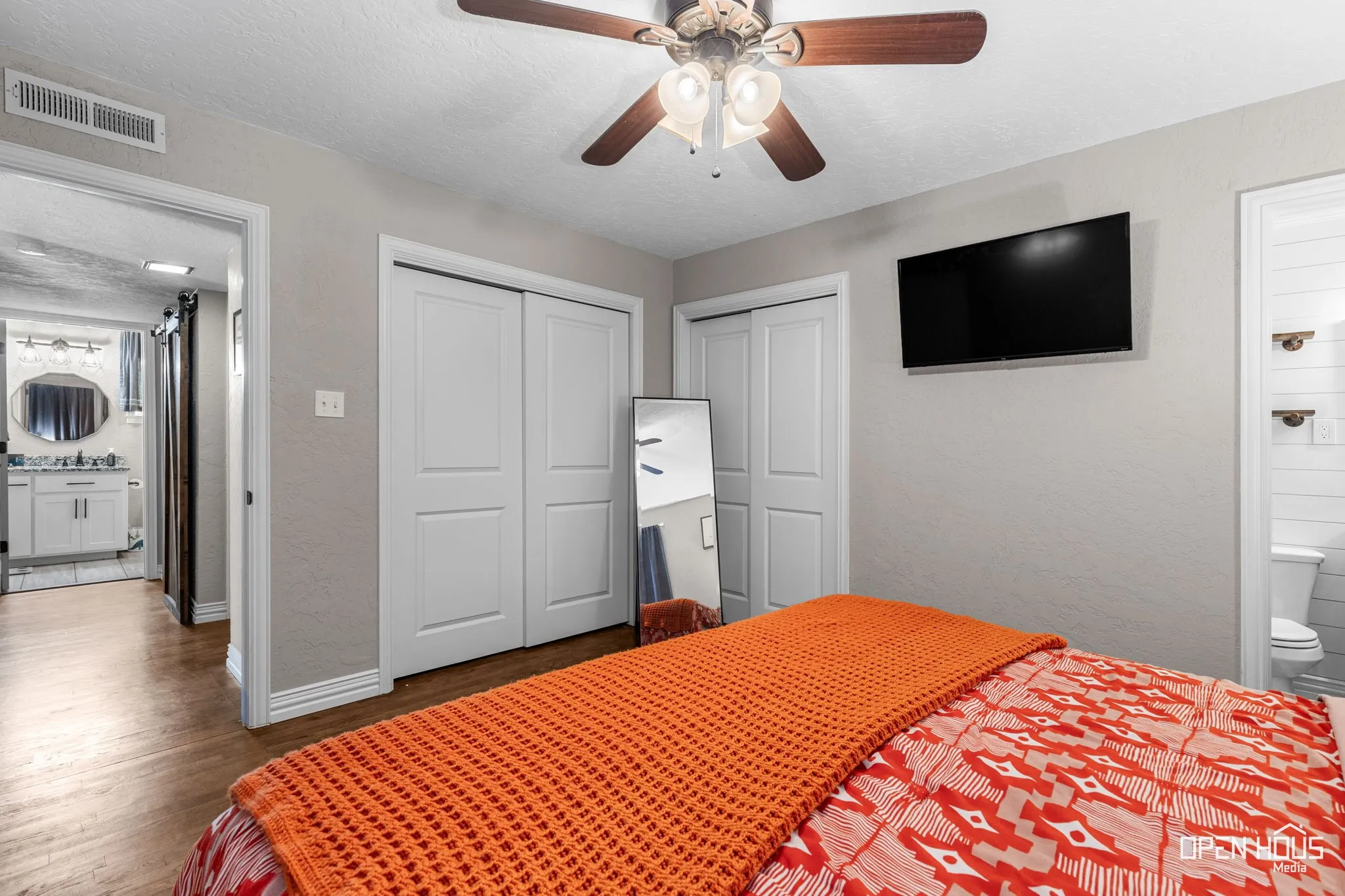 Ceiling fan with wood-finish blades