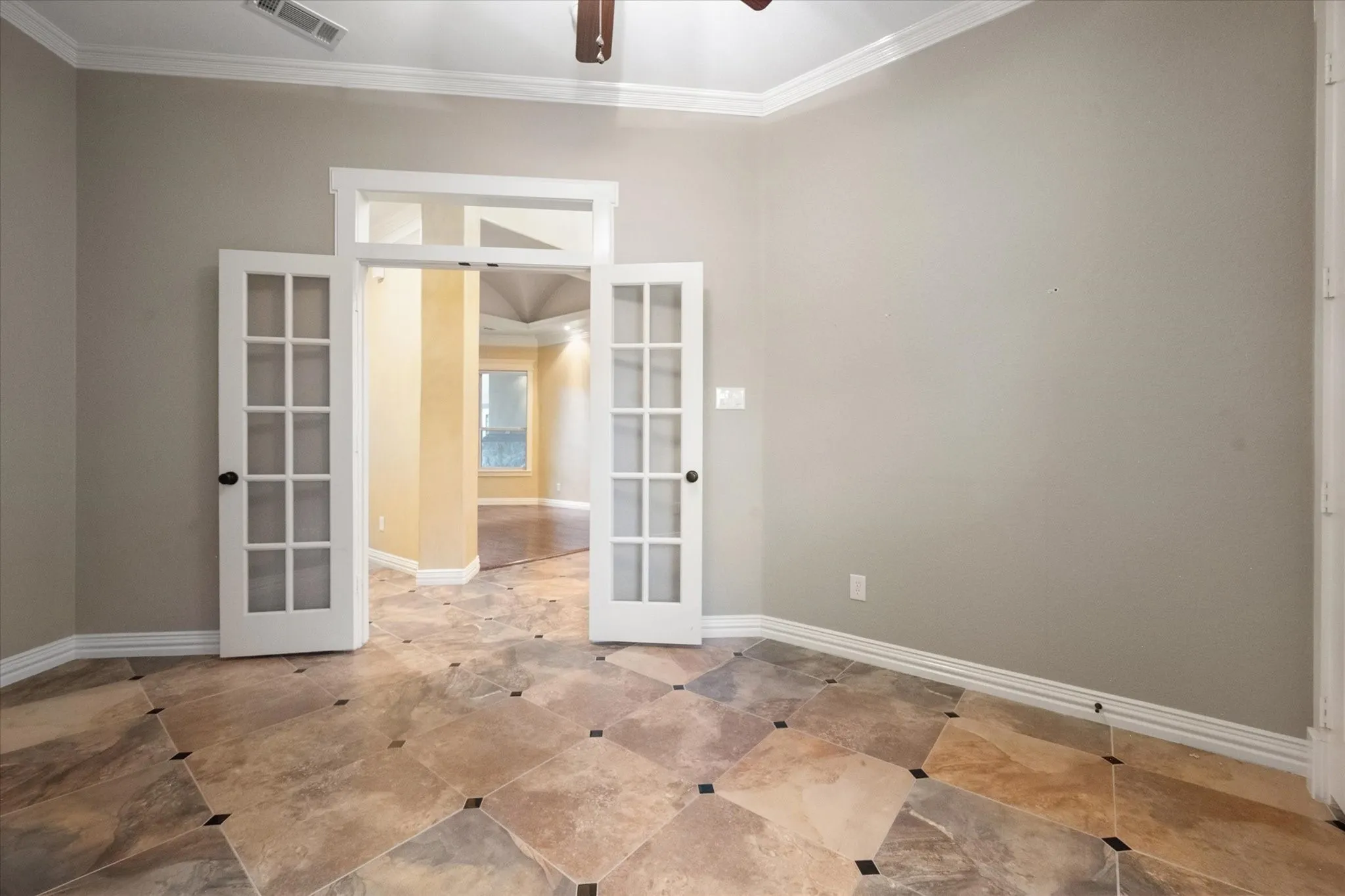 Single Family Residence For Sale in Tarrant County , 2509 Thoroughbred Lane, Mansfield, Texas 76063, 3 Bedroom, 3 Bathroom, 2 Garage spaces, 2,536 Sqft, built in 2009, mls#21375748, Real Estate Agent in Mansfield, Homes For Sale in Tarrant county, Homes For Sale in Mansfield, Realtor in Mansfield Texas, Real Estate Brokerage Independent Realty Texas, Luminita Cordes Realtor