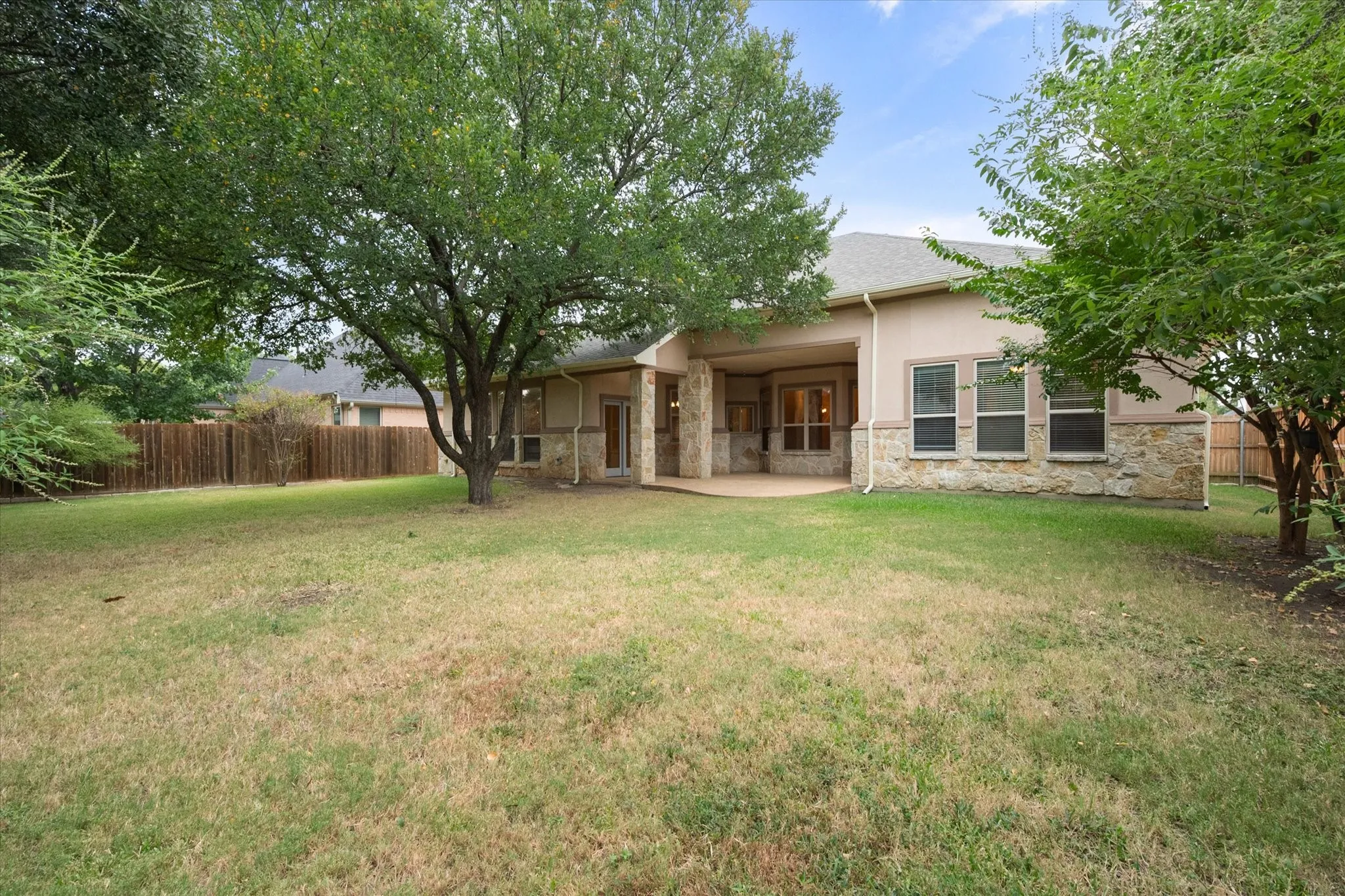 Single Family Residence For Sale in Tarrant County , 2509 Thoroughbred Lane, Mansfield, Texas 76063, 3 Bedroom, 3 Bathroom, 2 Garage spaces, 2,536 Sqft, built in 2009, mls#21375748, Real Estate Agent in Mansfield, Homes For Sale in Tarrant county, Homes For Sale in Mansfield, Realtor in Mansfield Texas, Real Estate Brokerage Independent Realty Texas, Luminita Cordes Realtor