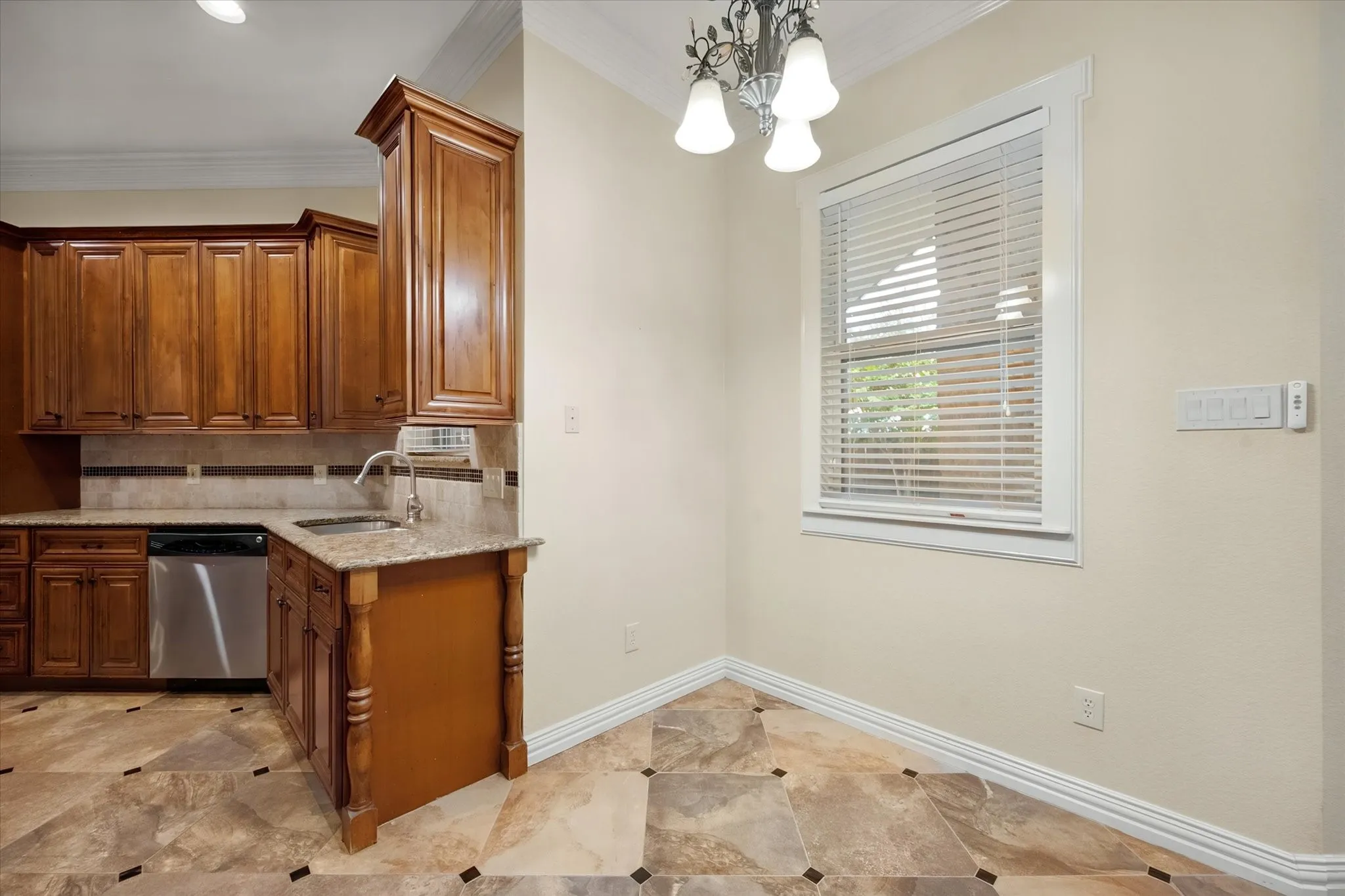Single Family Residence For Sale in Tarrant County , 2509 Thoroughbred Lane, Mansfield, Texas 76063, 3 Bedroom, 3 Bathroom, 2 Garage spaces, 2,536 Sqft, built in 2009, mls#21375748, Real Estate Agent in Mansfield, Homes For Sale in Tarrant county, Homes For Sale in Mansfield, Realtor in Mansfield Texas, Real Estate Brokerage Independent Realty Texas, Luminita Cordes Realtor