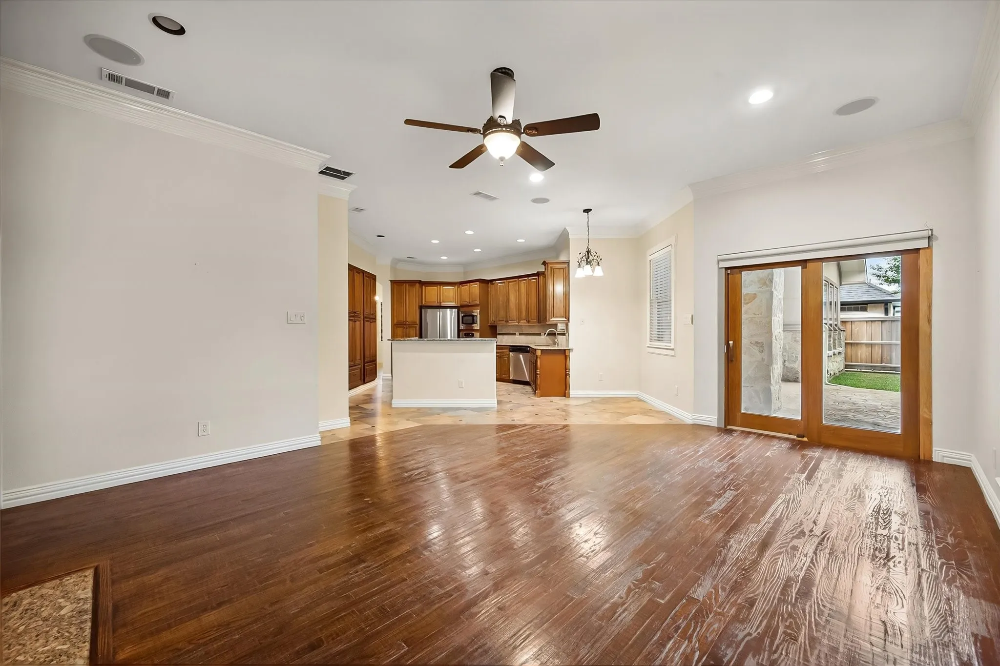 Single Family Residence For Sale in Tarrant County , 2509 Thoroughbred Lane, Mansfield, Texas 76063, 3 Bedroom, 3 Bathroom, 2 Garage spaces, 2,536 Sqft, built in 2009, mls#21375748, Real Estate Agent in Mansfield, Homes For Sale in Tarrant county, Homes For Sale in Mansfield, Realtor in Mansfield Texas, Real Estate Brokerage Independent Realty Texas, Luminita Cordes Realtor