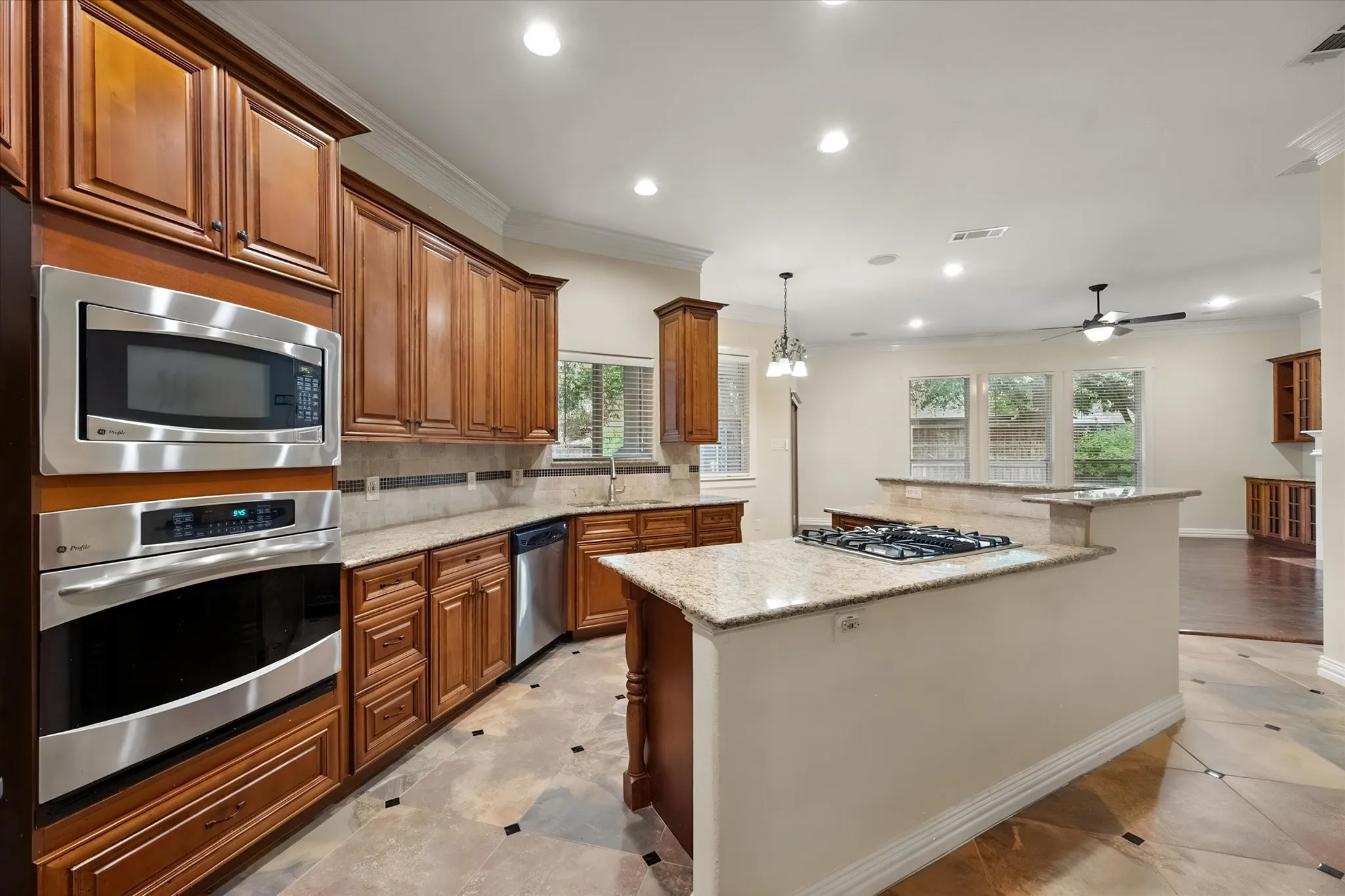 Stainless appliances and gas cooktop