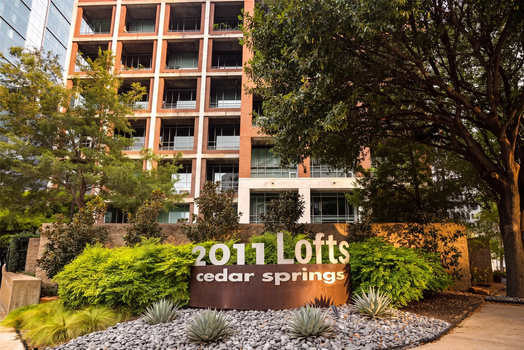 Condominium For Sale in Dallas County , 2011 Cedar Springs 305, Dallas, Texas 75201, 1 Bedroom, 2 Bathroom, 2 Garage spaces, 2,306 Sqft, built in 1999, mls#21369147, Real Estate Agent in Dallas, Homes For Sale in Dallas county, Homes For Sale in Dallas, Realtor in Dallas Texas, Real Estate Brokerage Independent Realty Texas, Luminita Cordes Realtor