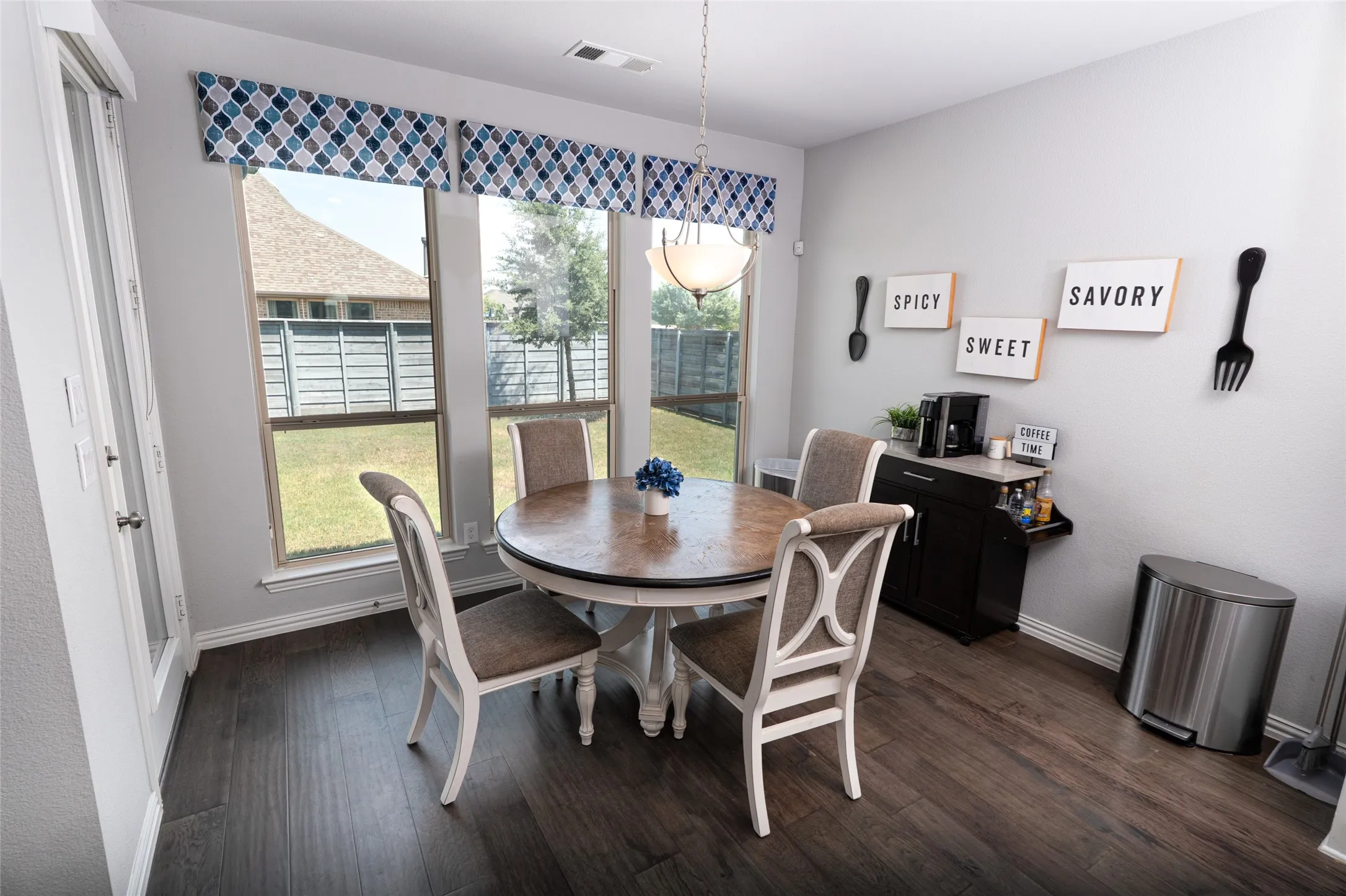 Single Family Residence For Sale in Denton County , 1025 Cottonseed Street, Little Elm, Texas 76227, 4 Bedroom, 5 Bathroom, 3 Garage spaces, 3,673 Sqft, built in 2020, mls#21377319, Real Estate Agent in Little Elm, Homes For Sale in Denton county, Homes For Sale in Little Elm, Realtor in Little Elm Texas, Real Estate Brokerage Independent Realty Texas, Luminita Cordes Realtor