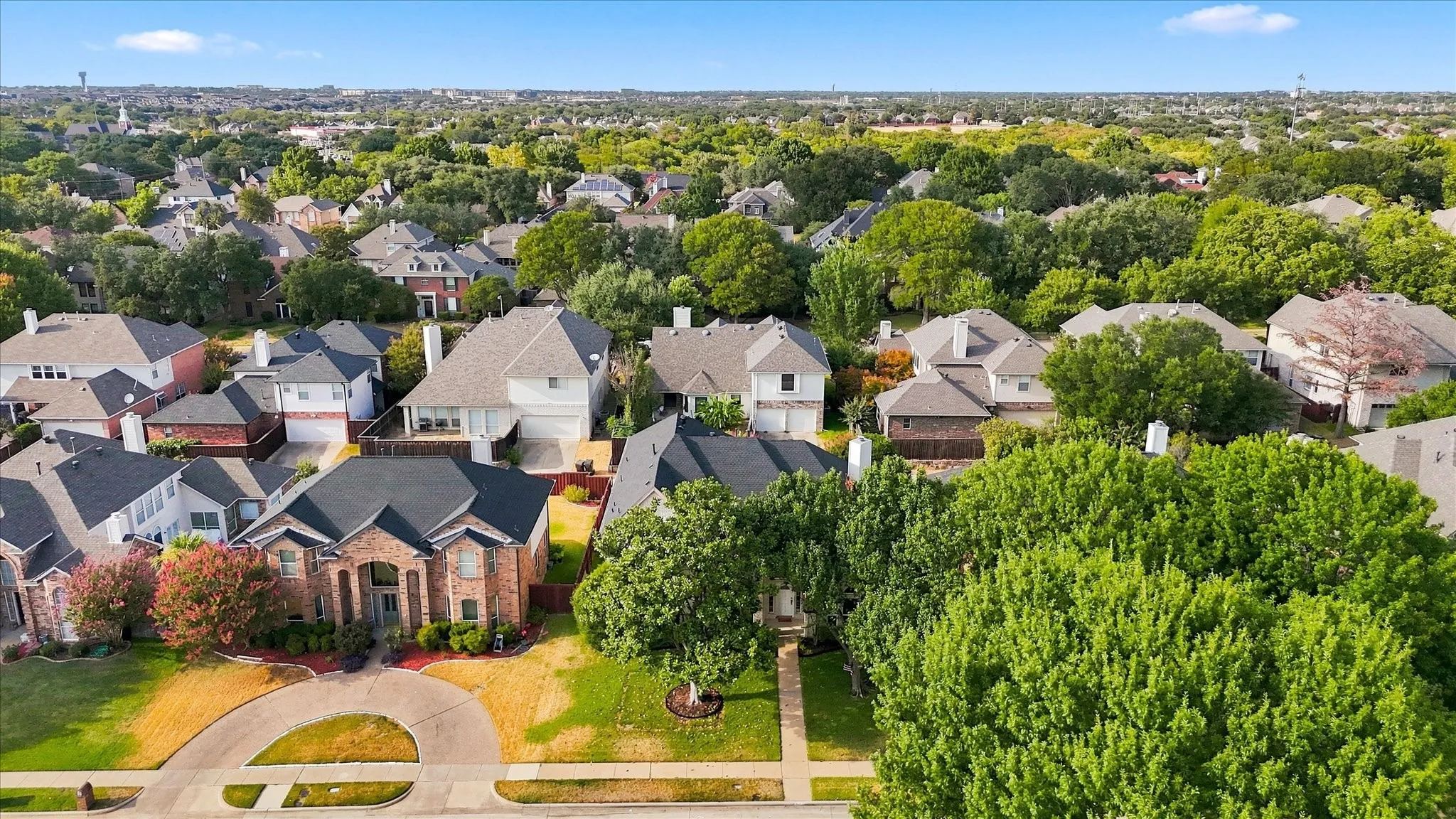 Location, location, location! Just minutes from Preston, the Dallas North Tollway, and 121, making your daily commute easy and putting shopping, dining, and everything you need close by.