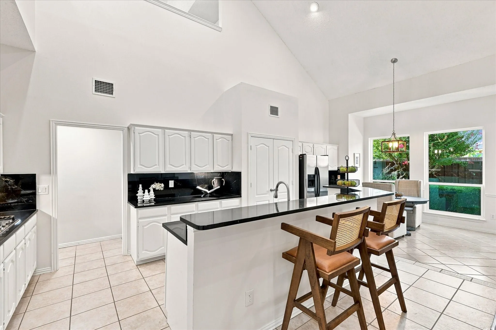 Whether it’s a quick breakfast at the bar or a leisurely meal in the breakfast room, this kitchen gives you plenty of space to gather, connect, and enjoy the everyday moments.