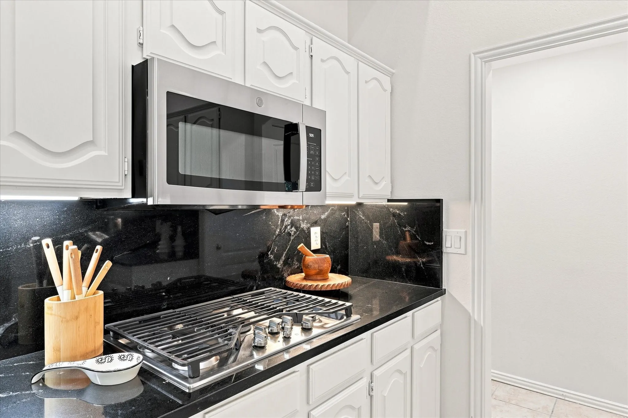 While currently set up with a gas cooktop, the kitchen is equipped to accommodate either gas or electric, giving you the flexibility to choose the cooking setup that works best for you.