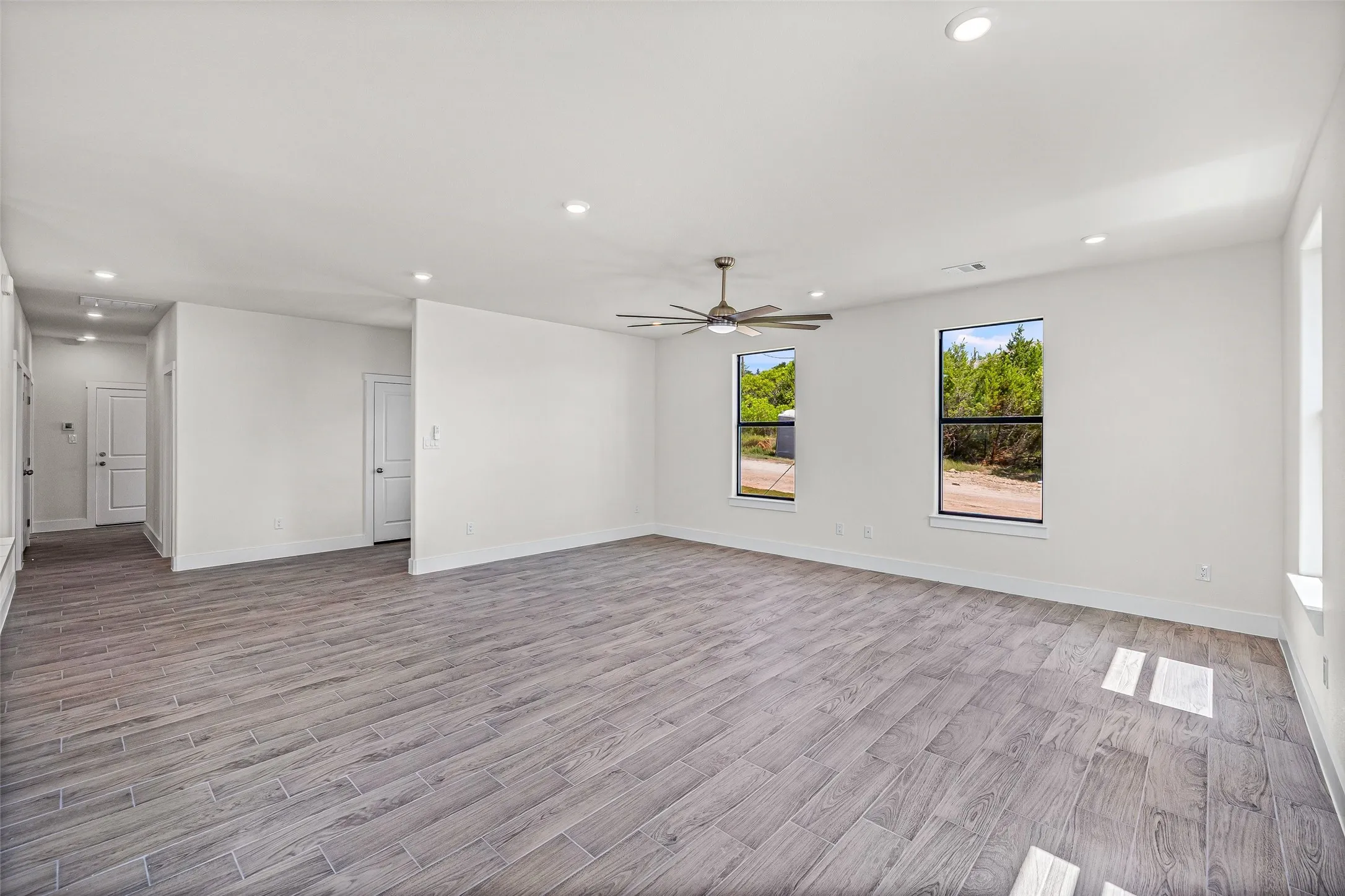 Single Family Residence For Sale in Hood County , 2628 White Rock Drive, Granbury, Texas 76048, 3 Bedroom, 2 Bathroom, 2 Garage spaces, 1,548 Sqft, built in 2026, mls#21379126, Real Estate Agent in Granbury, Homes For Sale in Hood county, Homes For Sale in Granbury, Realtor in Granbury Texas, Real Estate Brokerage Independent Realty Texas, Luminita Cordes Realtor