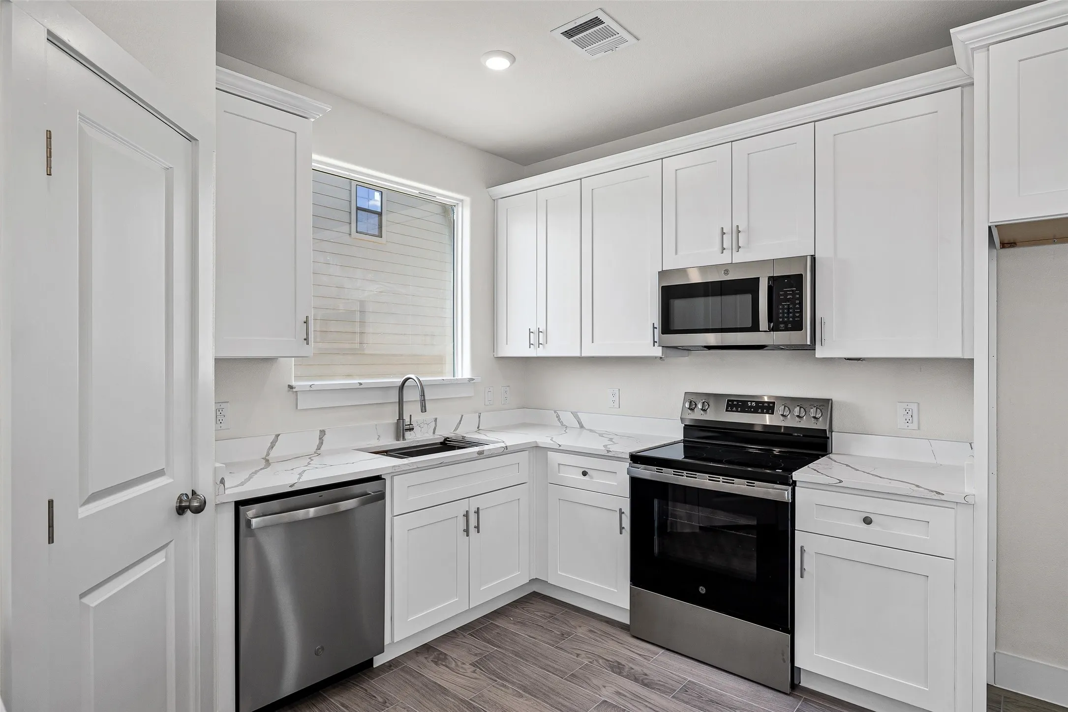 Single Family Residence For Sale in Hood County , 2628 White Rock Drive, Granbury, Texas 76048, 3 Bedroom, 2 Bathroom, 2 Garage spaces, 1,548 Sqft, built in 2026, mls#21379126, Real Estate Agent in Granbury, Homes For Sale in Hood county, Homes For Sale in Granbury, Realtor in Granbury Texas, Real Estate Brokerage Independent Realty Texas, Luminita Cordes Realtor