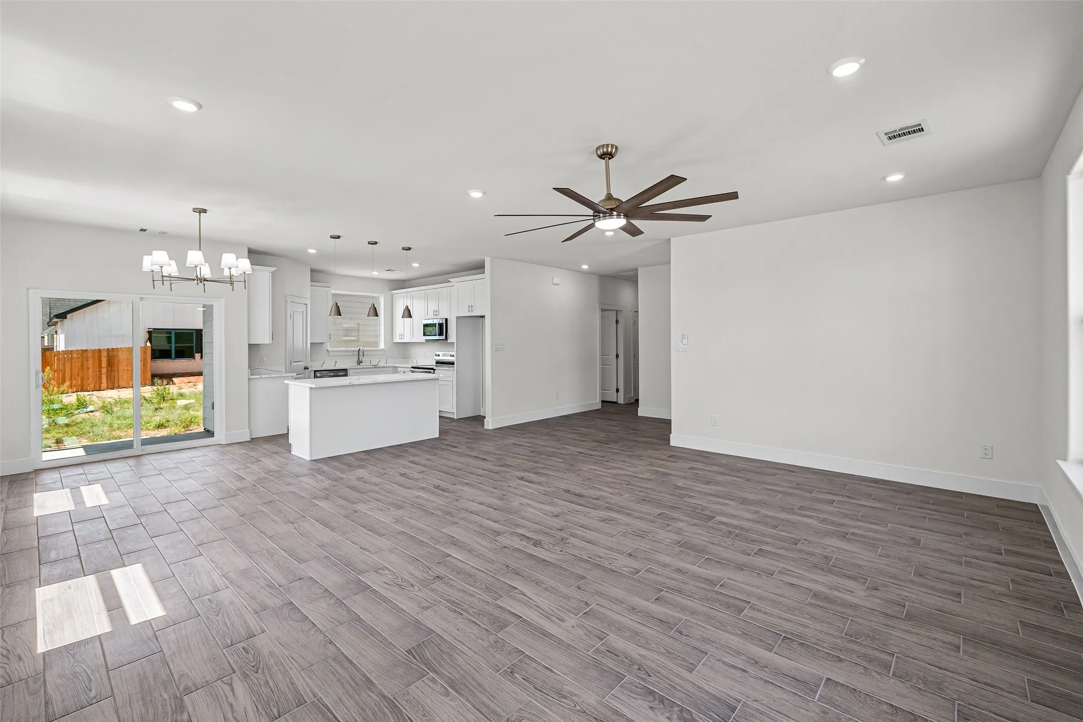 Single Family Residence For Sale in Hood County , 2628 White Rock Drive, Granbury, Texas 76048, 3 Bedroom, 2 Bathroom, 2 Garage spaces, 1,548 Sqft, built in 2026, mls#21379126, Real Estate Agent in Granbury, Homes For Sale in Hood county, Homes For Sale in Granbury, Realtor in Granbury Texas, Real Estate Brokerage Independent Realty Texas, Luminita Cordes Realtor