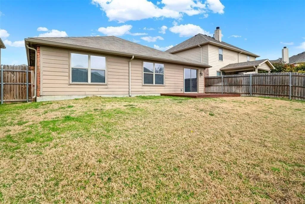 Single Family Residence For Rent in Tarrant County , 4204 Enchanted Rock Lane, Fort Worth, Texas 76244, 3 Bedroom, 2 Bathroom, 2 Garage spaces, 1,678 Sqft, built in 2006, mls#21379116, Real Estate Agent in Fort Worth, Homes For Rent in Tarrant county, Homes For Rent in Fort Worth, Realtor in Fort Worth Texas, Real Estate Brokerage Independent Realty Texas, Luminita Cordes Realtor