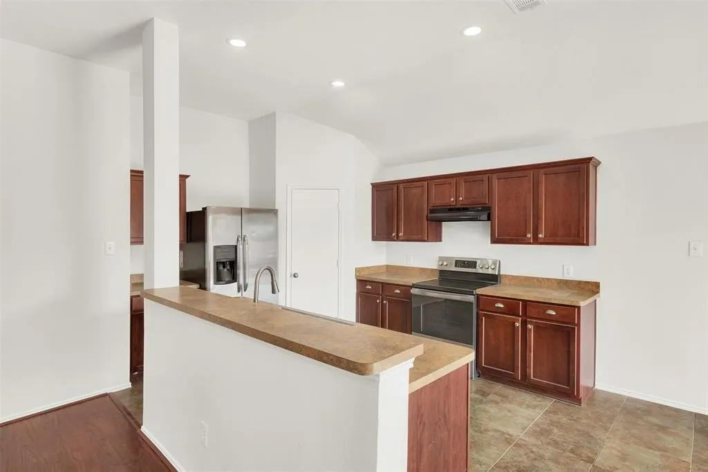Single Family Residence For Rent in Tarrant County , 4204 Enchanted Rock Lane, Fort Worth, Texas 76244, 3 Bedroom, 2 Bathroom, 2 Garage spaces, 1,678 Sqft, built in 2006, mls#21379116, Real Estate Agent in Fort Worth, Homes For Rent in Tarrant county, Homes For Rent in Fort Worth, Realtor in Fort Worth Texas, Real Estate Brokerage Independent Realty Texas, Luminita Cordes Realtor