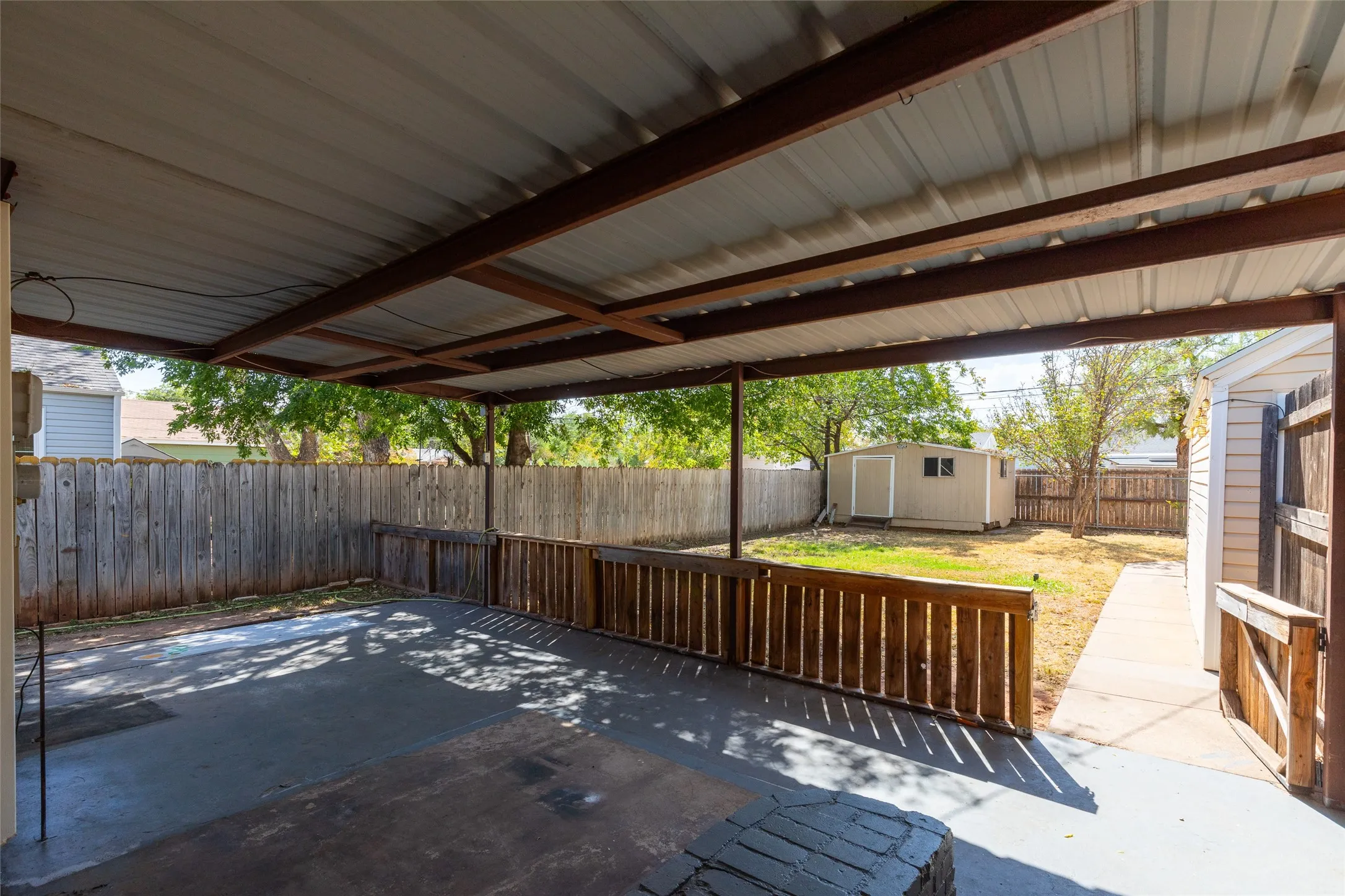 Single Family Residence For Sale in Taylor County , 890 Ballinger Street, Abilene, Texas 79605, 3 Bedroom, 2 Bathroom, 2 Garage spaces, 1,652 Sqft, built in 1941, mls#21378504, Real Estate Agent in Abilene, Homes For Sale in Taylor county, Homes For Sale in Abilene, Realtor in Abilene Texas, Real Estate Brokerage Independent Realty Texas, Luminita Cordes Realtor