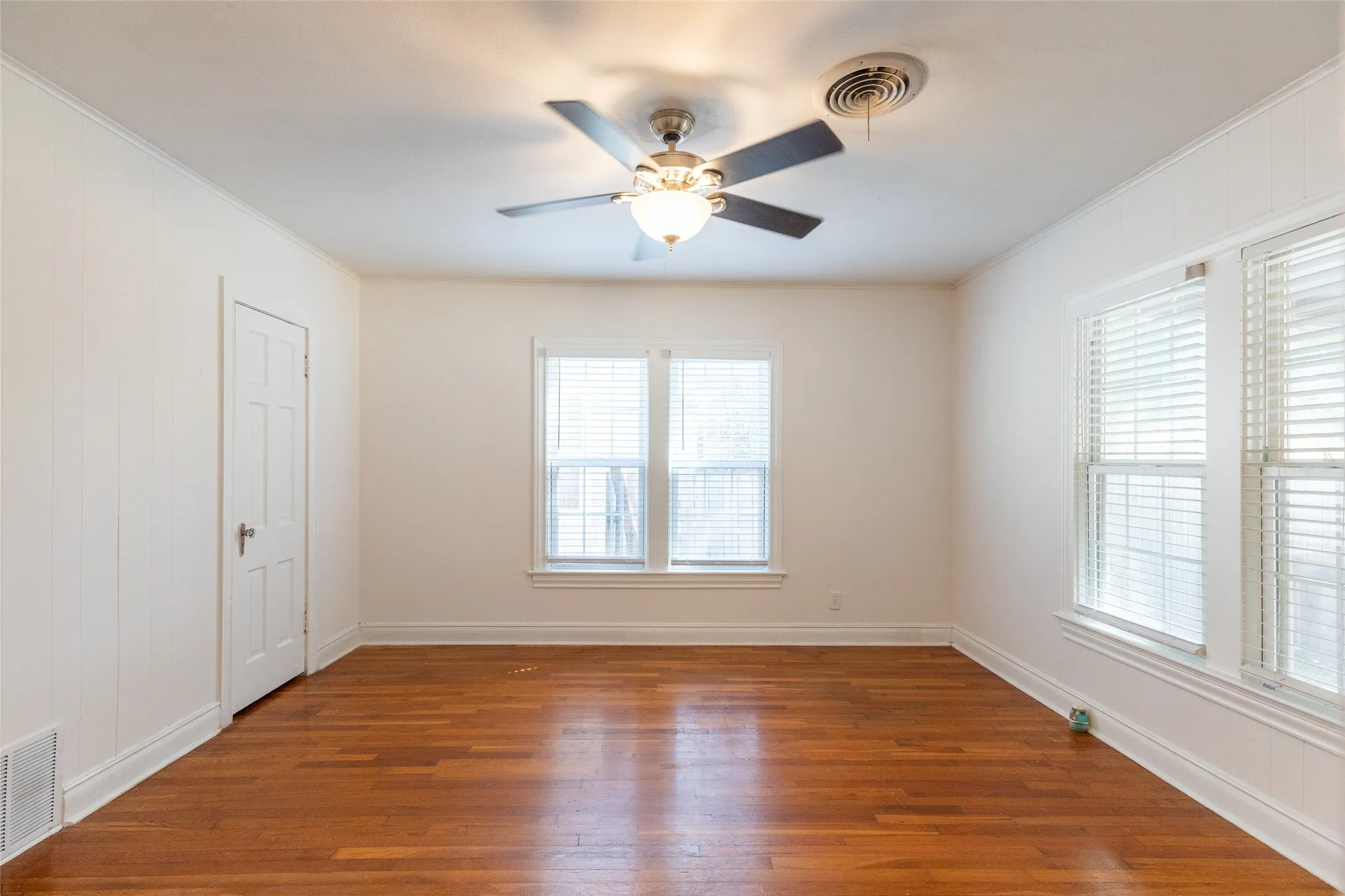 Single Family Residence For Sale in Taylor County , 890 Ballinger Street, Abilene, Texas 79605, 3 Bedroom, 2 Bathroom, 2 Garage spaces, 1,652 Sqft, built in 1941, mls#21378504, Real Estate Agent in Abilene, Homes For Sale in Taylor county, Homes For Sale in Abilene, Realtor in Abilene Texas, Real Estate Brokerage Independent Realty Texas, Luminita Cordes Realtor