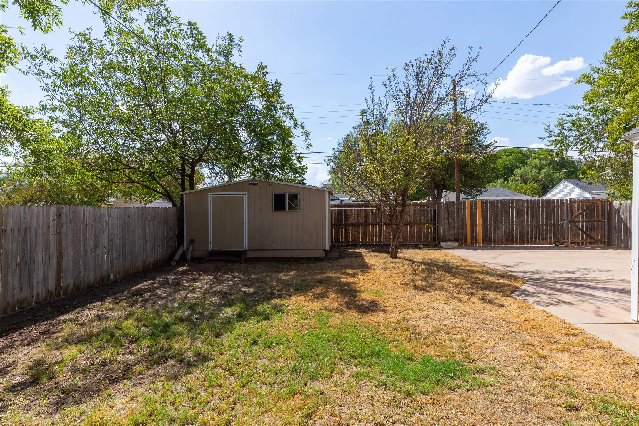 Single Family Residence For Sale in Taylor County , 890 Ballinger Street, Abilene, Texas 79605, 3 Bedroom, 2 Bathroom, 2 Garage spaces, 1,652 Sqft, built in 1941, mls#21378504, Real Estate Agent in Abilene, Homes For Sale in Taylor county, Homes For Sale in Abilene, Realtor in Abilene Texas, Real Estate Brokerage Independent Realty Texas, Luminita Cordes Realtor