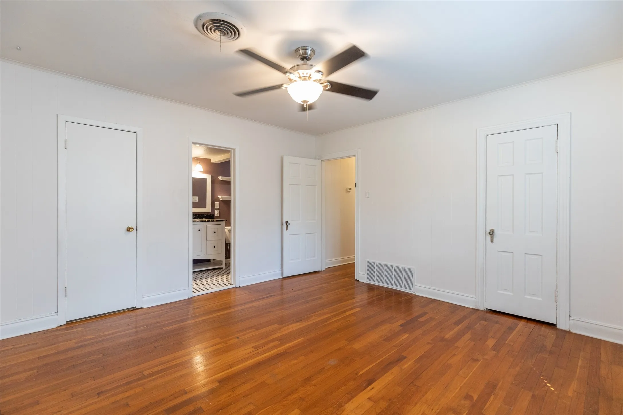 Single Family Residence For Sale in Taylor County , 890 Ballinger Street, Abilene, Texas 79605, 3 Bedroom, 2 Bathroom, 2 Garage spaces, 1,652 Sqft, built in 1941, mls#21378504, Real Estate Agent in Abilene, Homes For Sale in Taylor county, Homes For Sale in Abilene, Realtor in Abilene Texas, Real Estate Brokerage Independent Realty Texas, Luminita Cordes Realtor