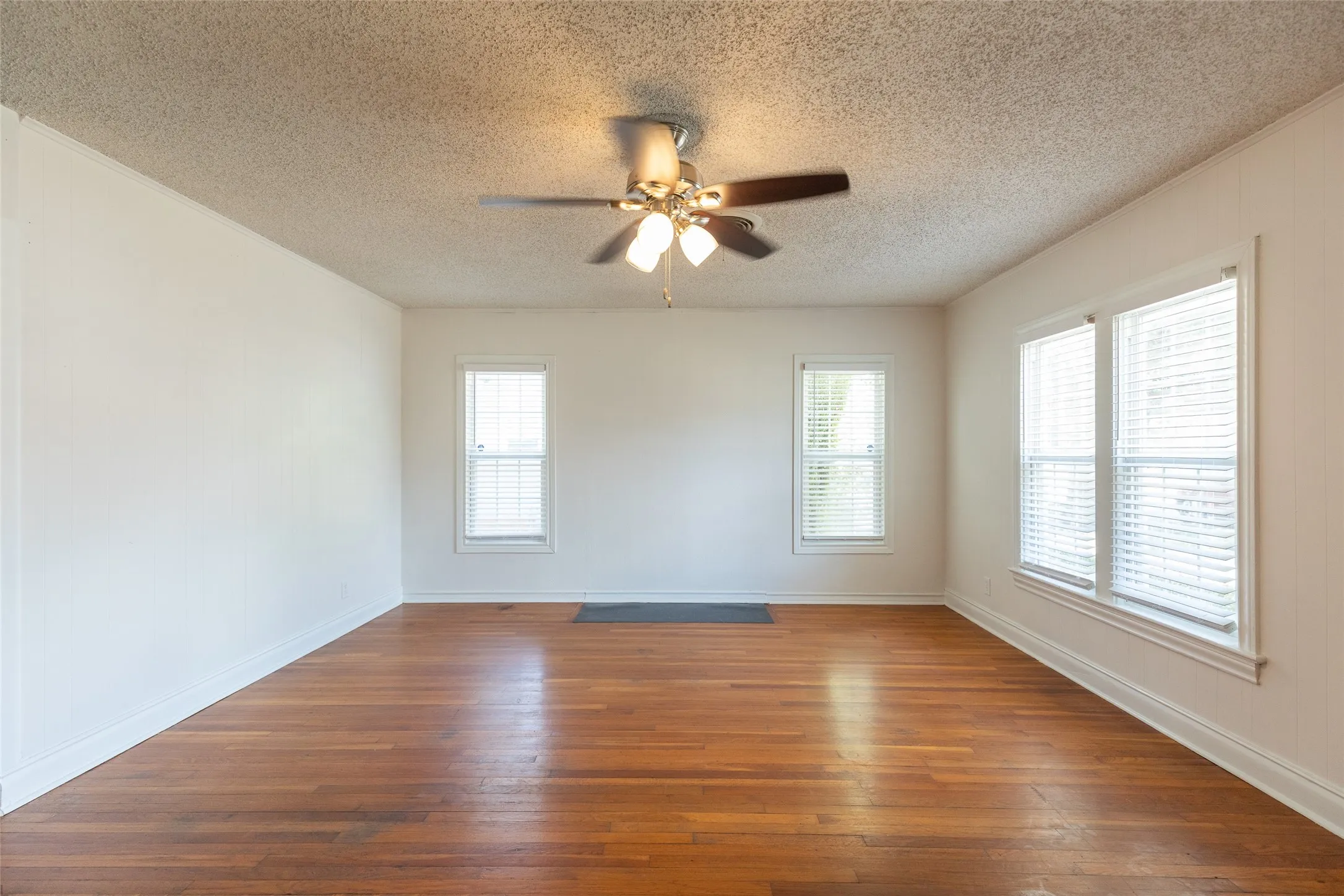Single Family Residence For Sale in Taylor County , 890 Ballinger Street, Abilene, Texas 79605, 3 Bedroom, 2 Bathroom, 2 Garage spaces, 1,652 Sqft, built in 1941, mls#21378504, Real Estate Agent in Abilene, Homes For Sale in Taylor county, Homes For Sale in Abilene, Realtor in Abilene Texas, Real Estate Brokerage Independent Realty Texas, Luminita Cordes Realtor