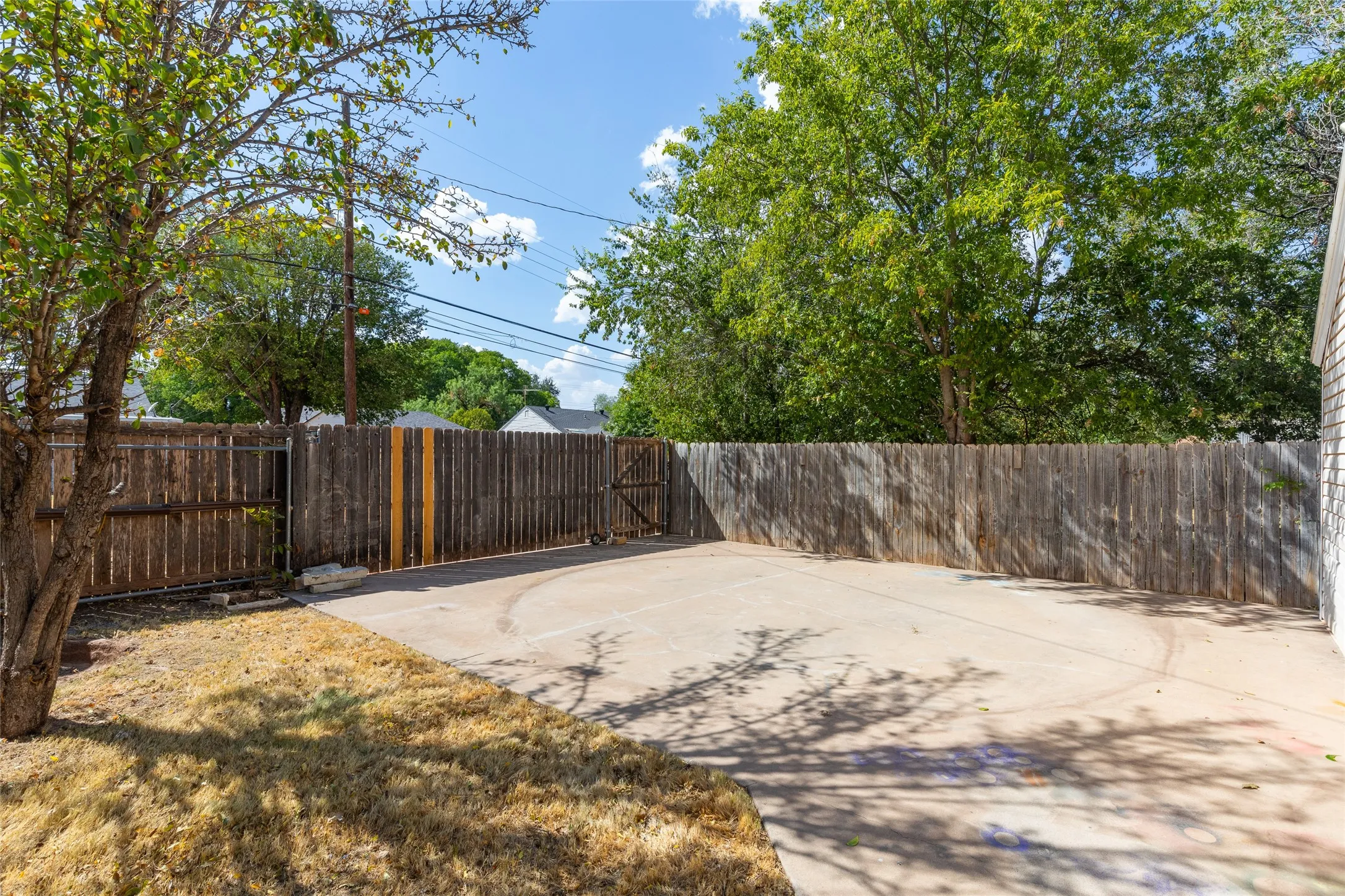 Single Family Residence For Sale in Taylor County , 890 Ballinger Street, Abilene, Texas 79605, 3 Bedroom, 2 Bathroom, 2 Garage spaces, 1,652 Sqft, built in 1941, mls#21378504, Real Estate Agent in Abilene, Homes For Sale in Taylor county, Homes For Sale in Abilene, Realtor in Abilene Texas, Real Estate Brokerage Independent Realty Texas, Luminita Cordes Realtor